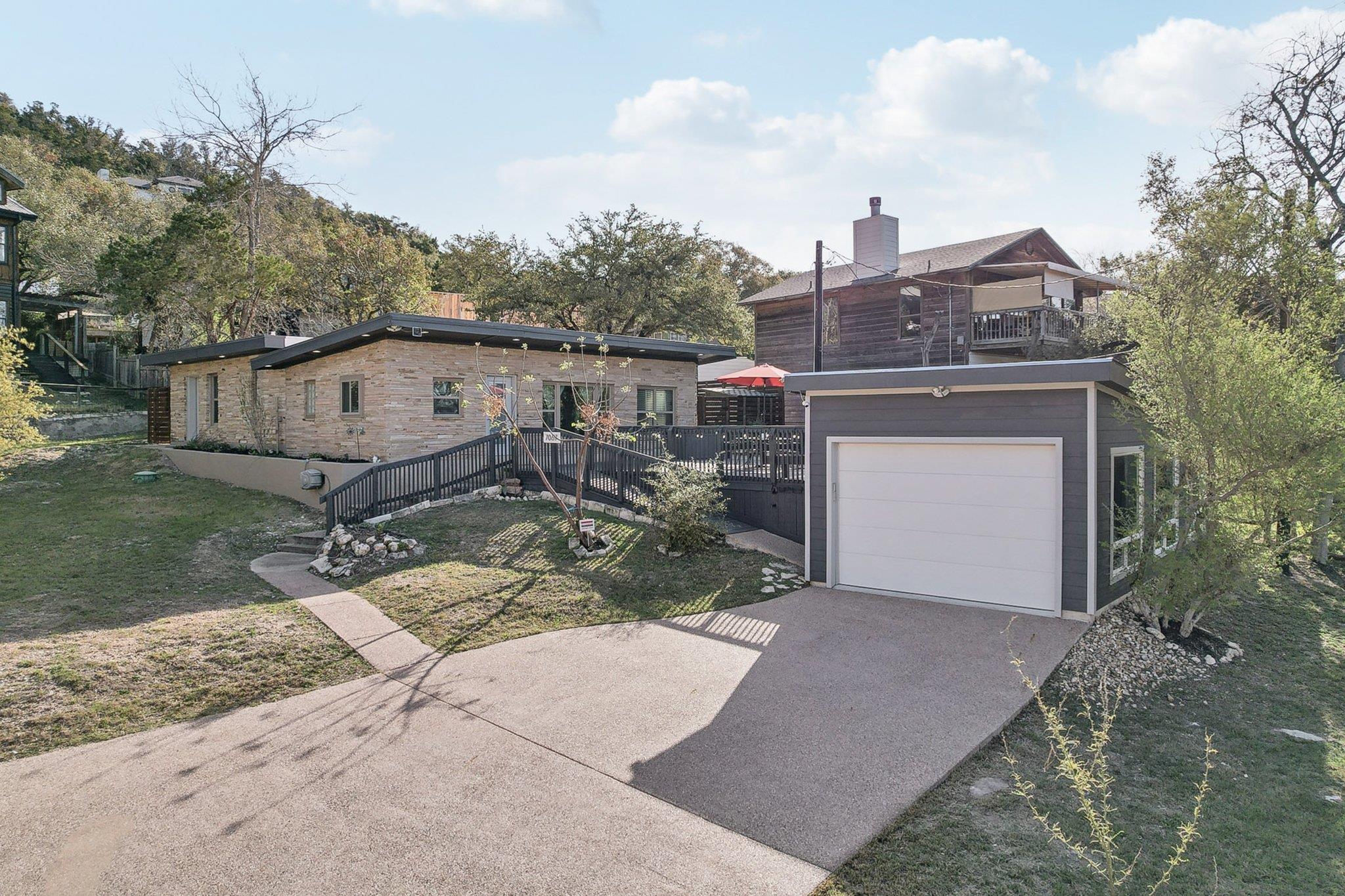 7067 Comanche Trl Property Photo 20