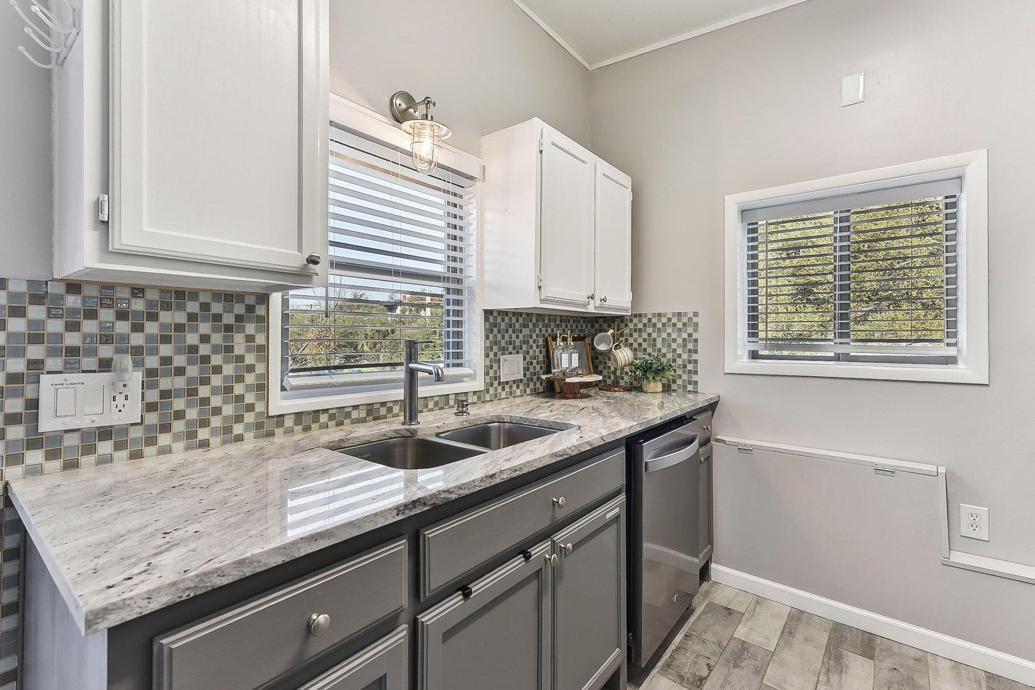 7067 Comanche Trl Property Photo 22