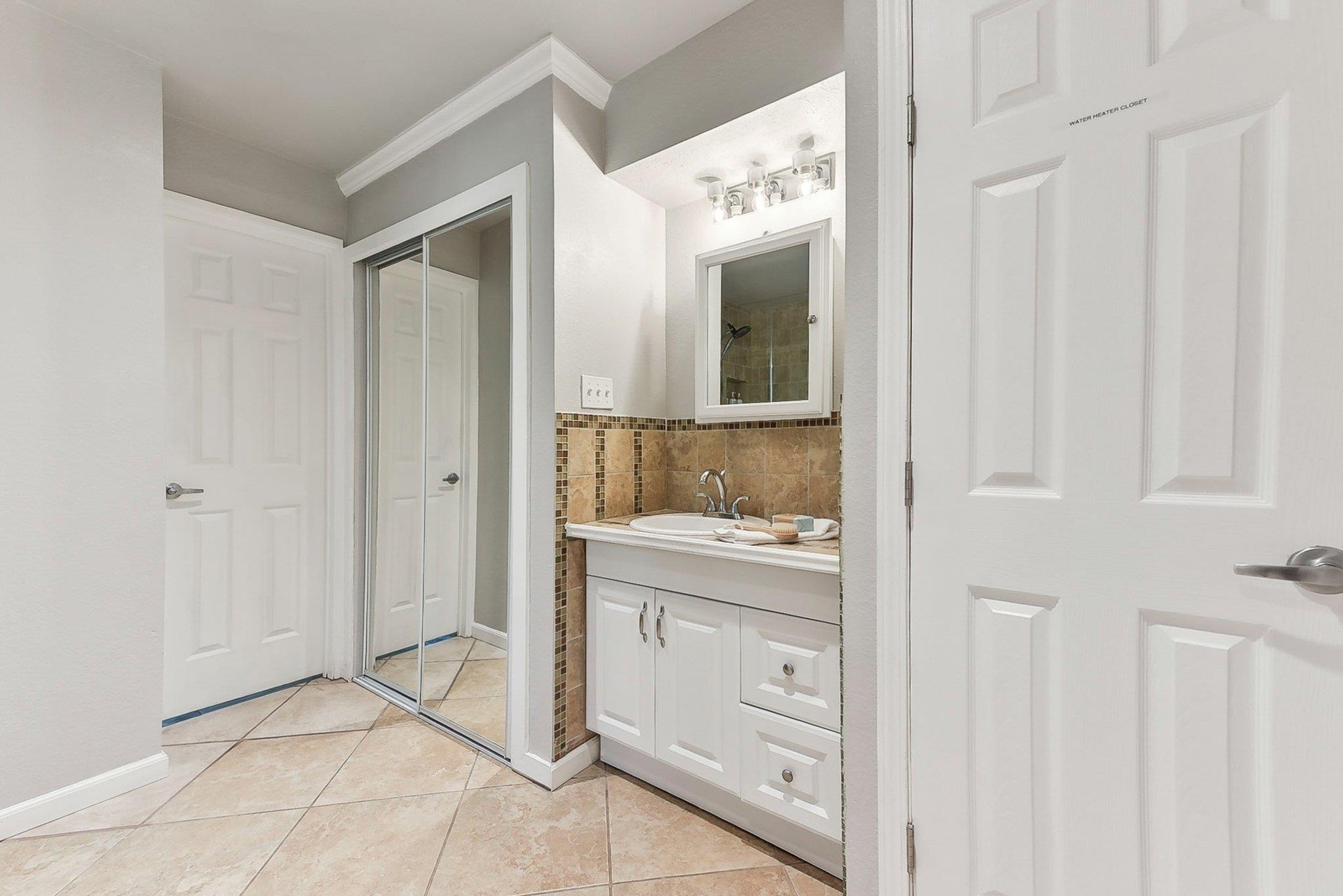 7067 Comanche Trl Property Photo 24