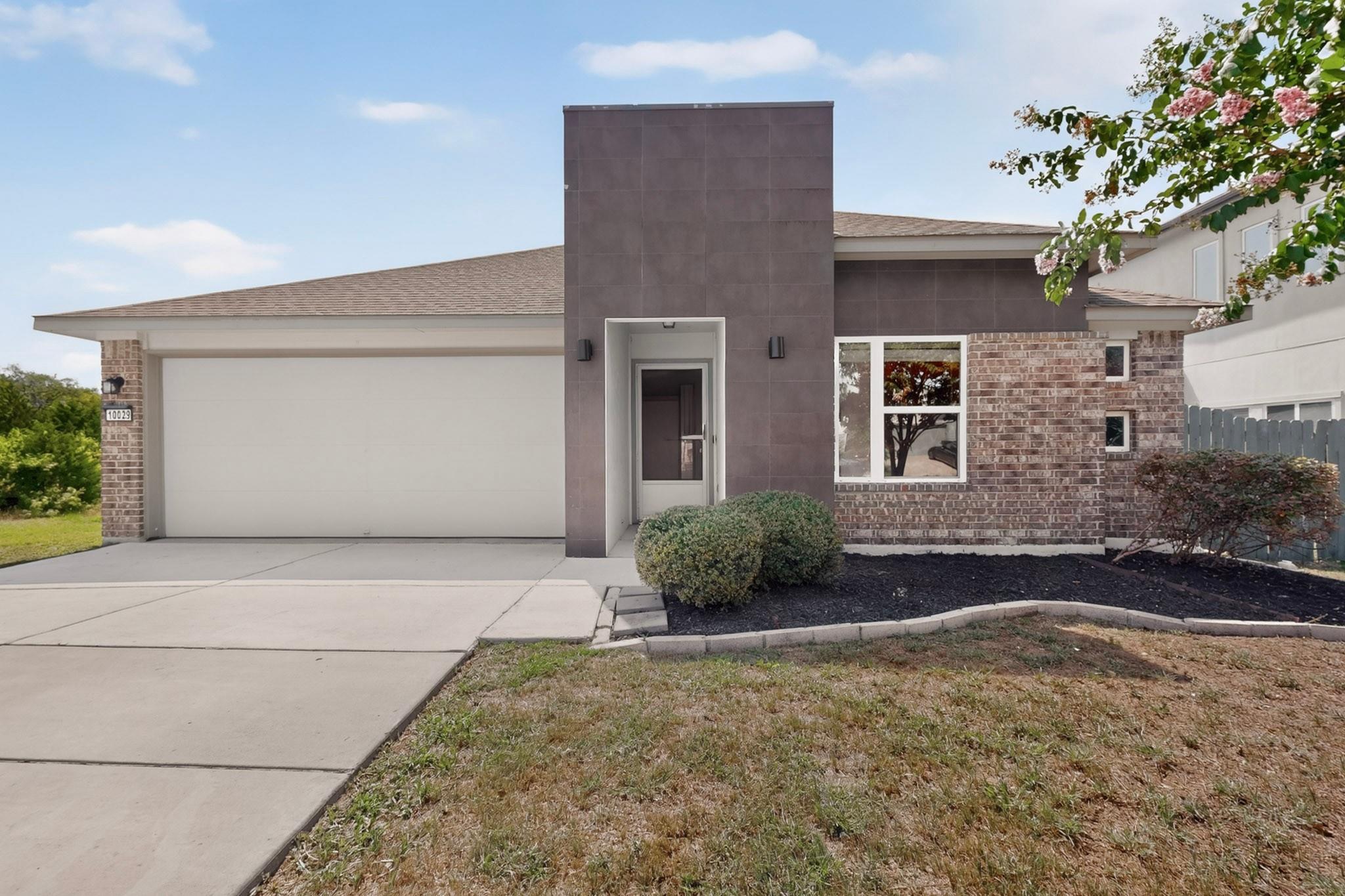 10029 Dalliance Ln Property Photo 6