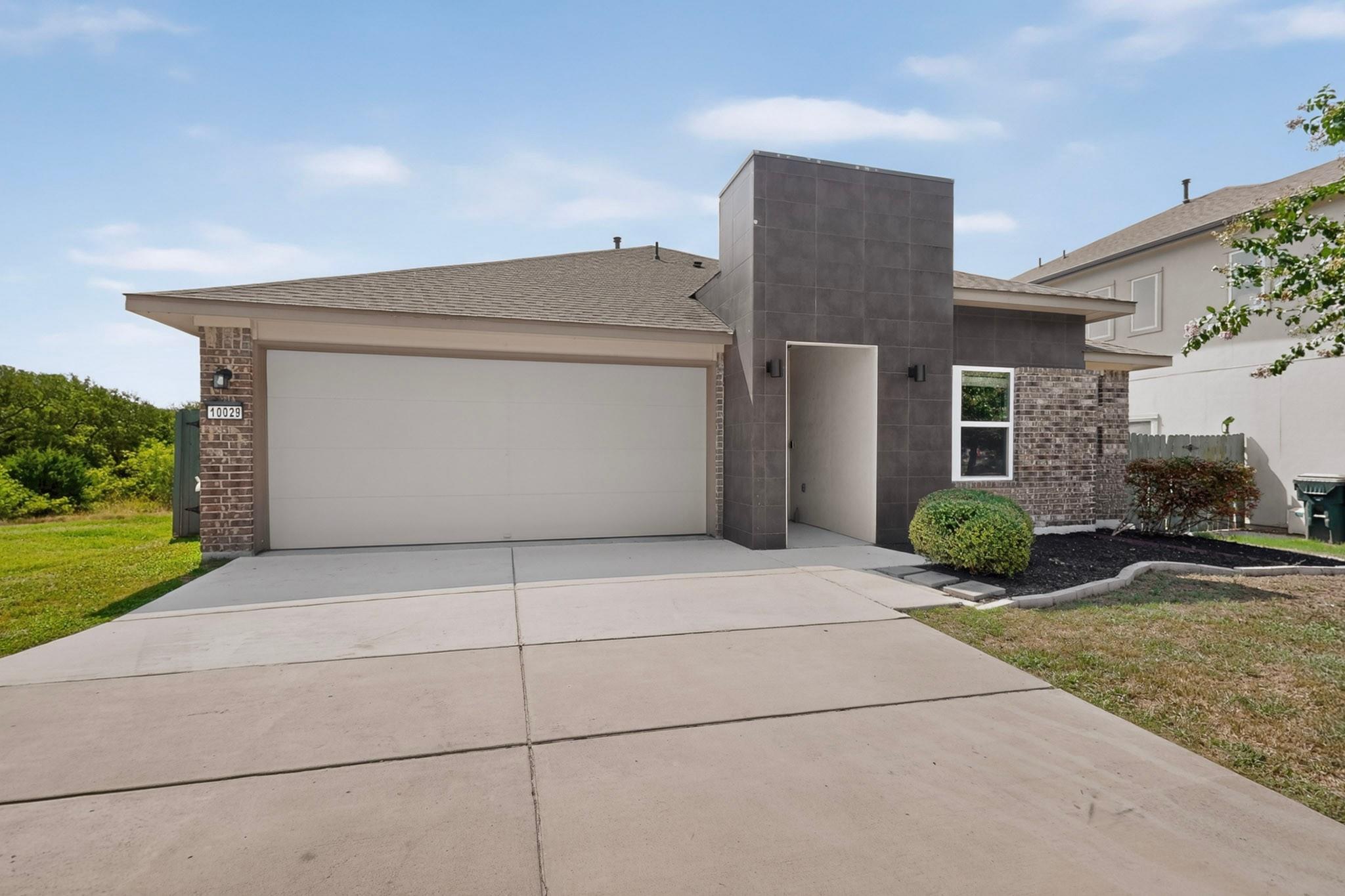 10029 Dalliance Ln Property Photo 7