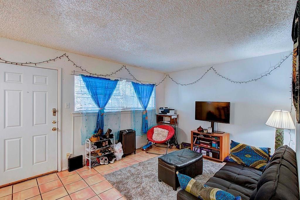 803 W 28th St #201 Property Photo 1