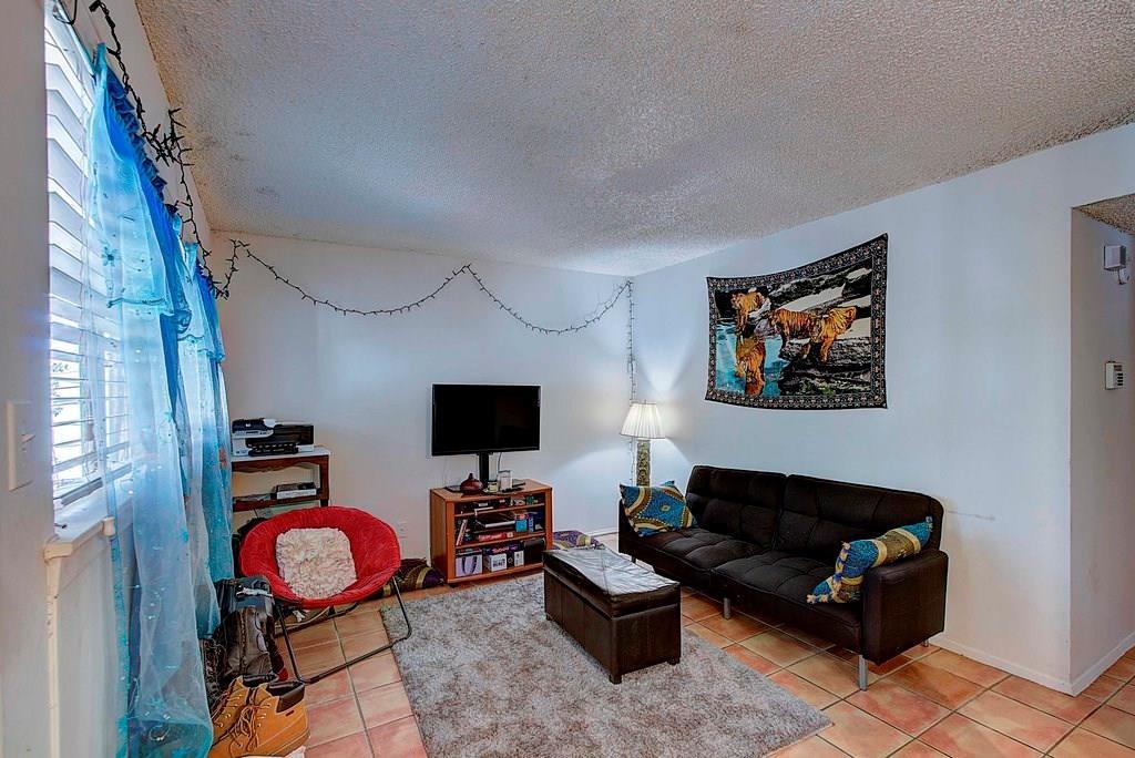 803 W 28th St #201 Property Photo 2
