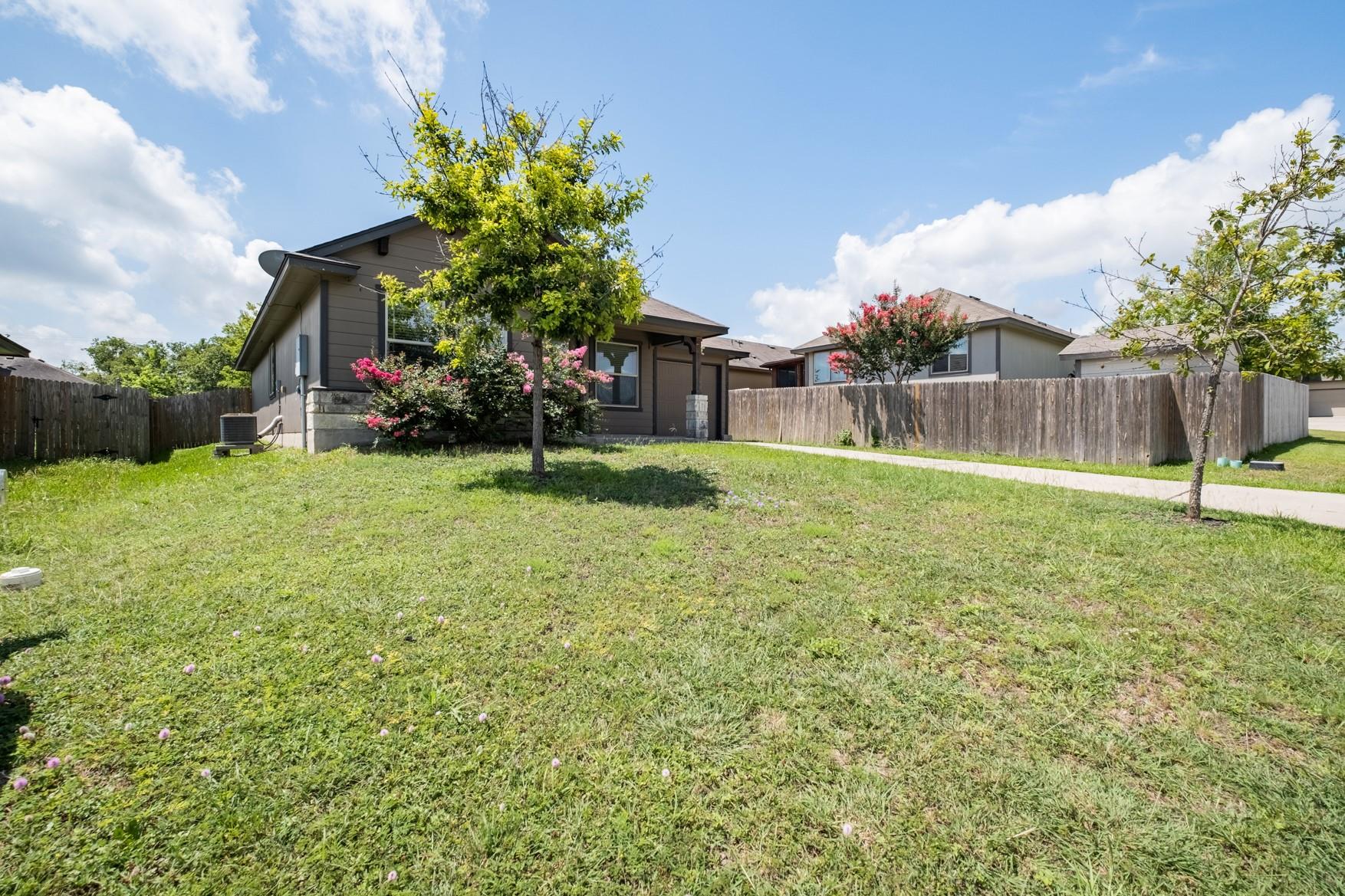 100 Azurite Dr Property Photo 3