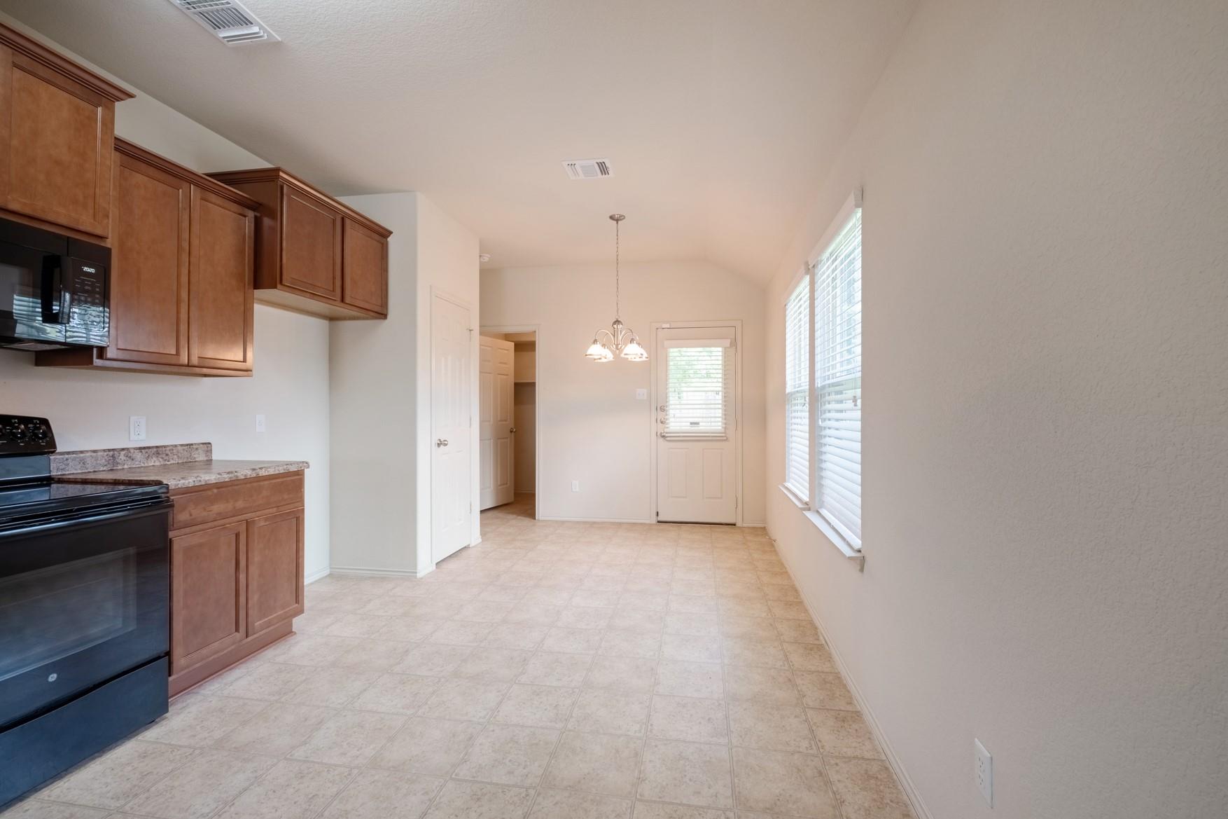 100 Azurite Dr Property Photo 7