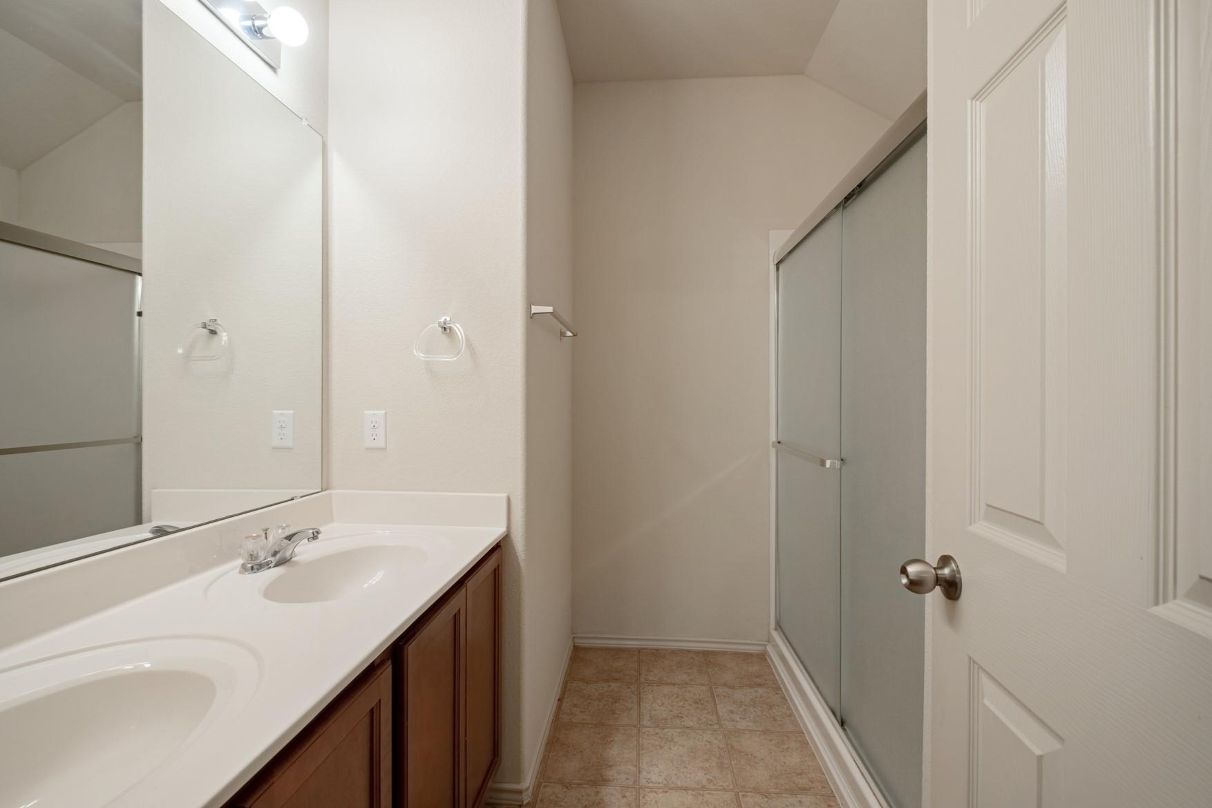 100 Azurite Dr Property Photo 14