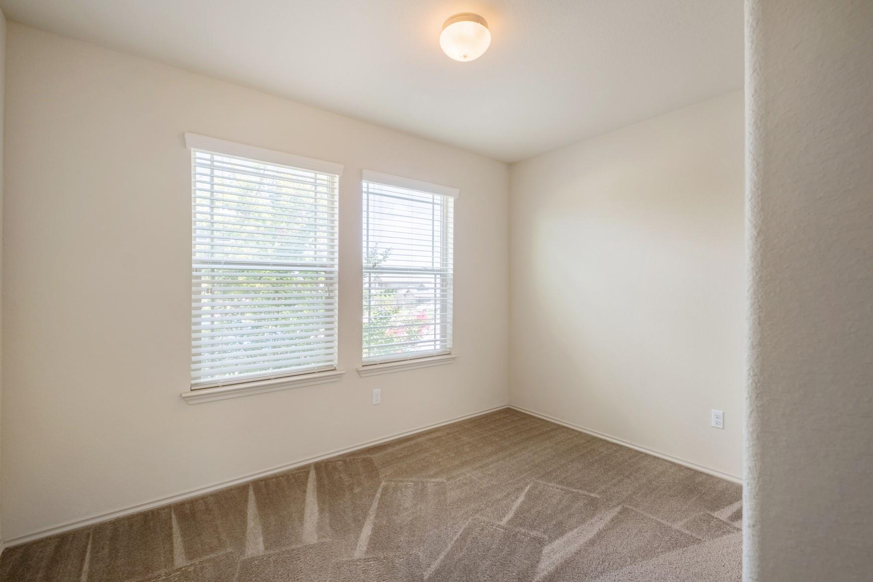 100 Azurite Dr Property Photo 18