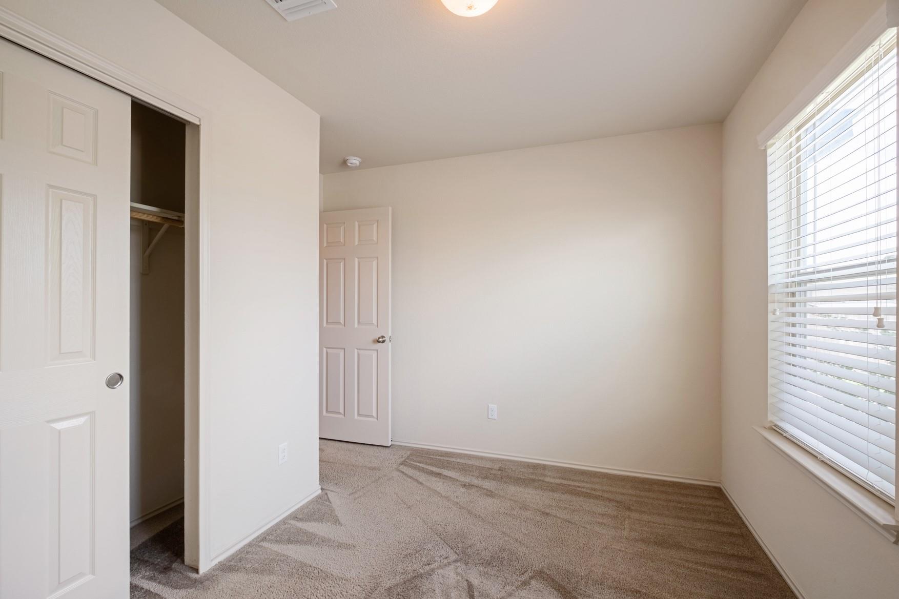 100 Azurite Dr Property Photo 19