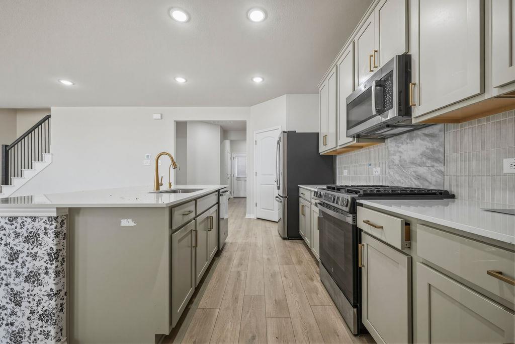 245 Leeland Dr Property Photo 8