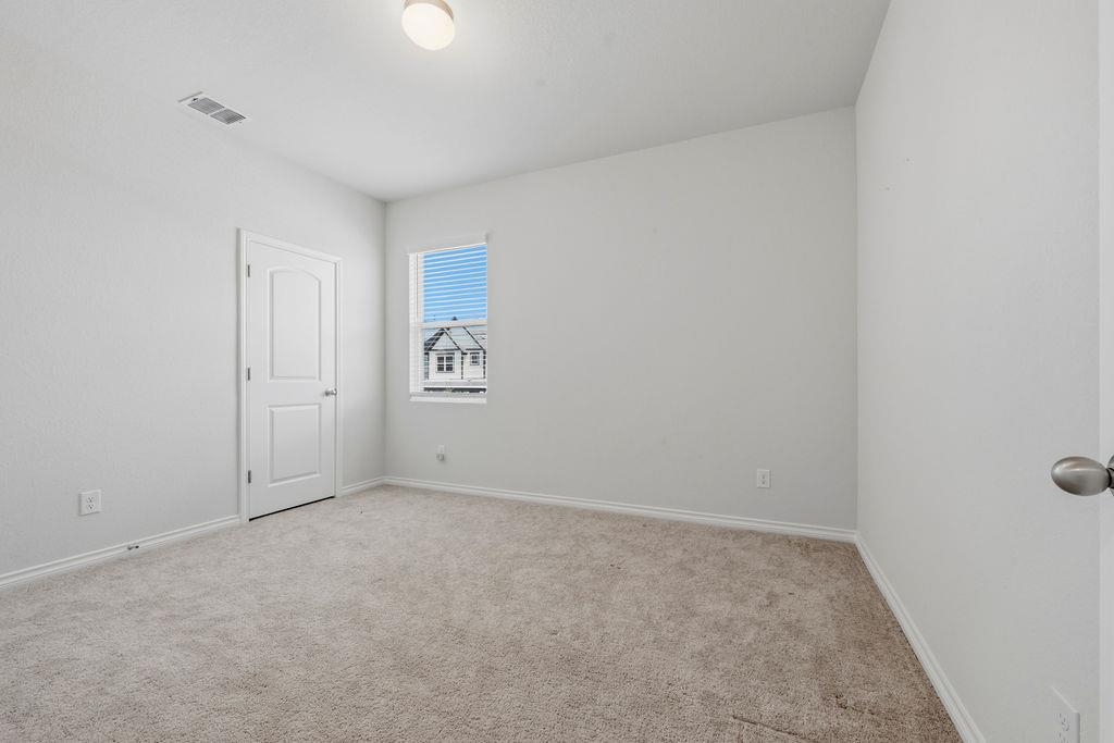 245 Leeland Dr Property Photo 18