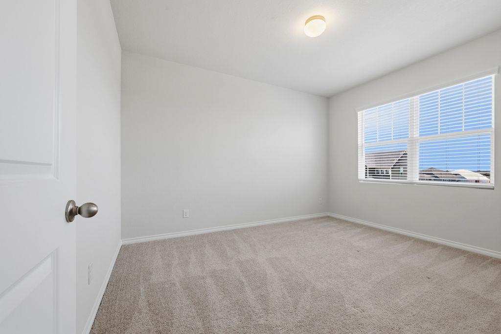 245 Leeland Dr Property Photo 20