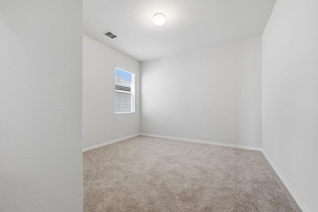 245 Leeland Dr Property Photo 22