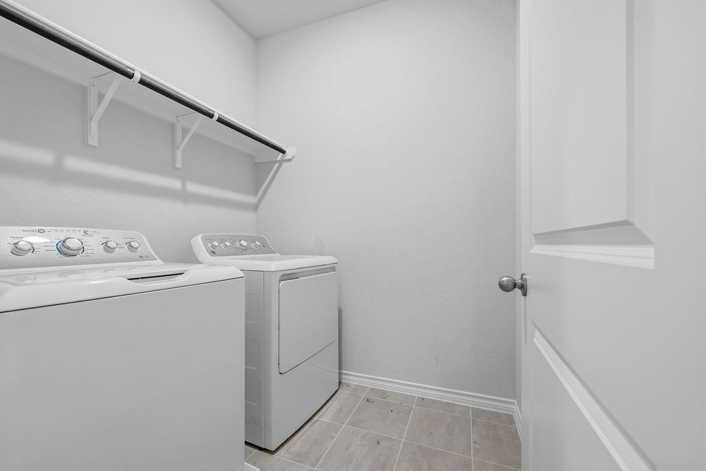 245 Leeland Dr Property Photo 27