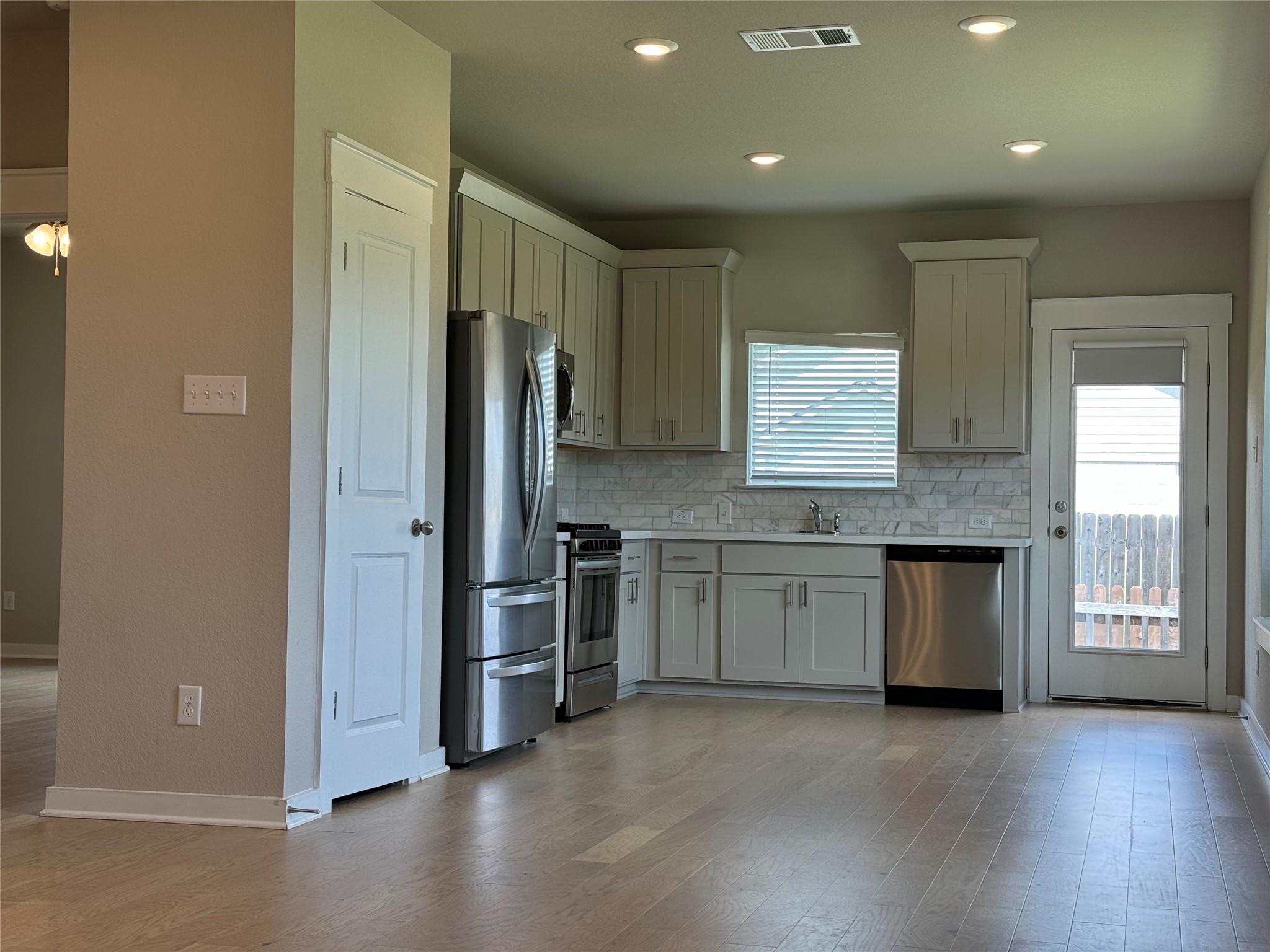 17502d Bay Skipper Dr Property Photo 4
