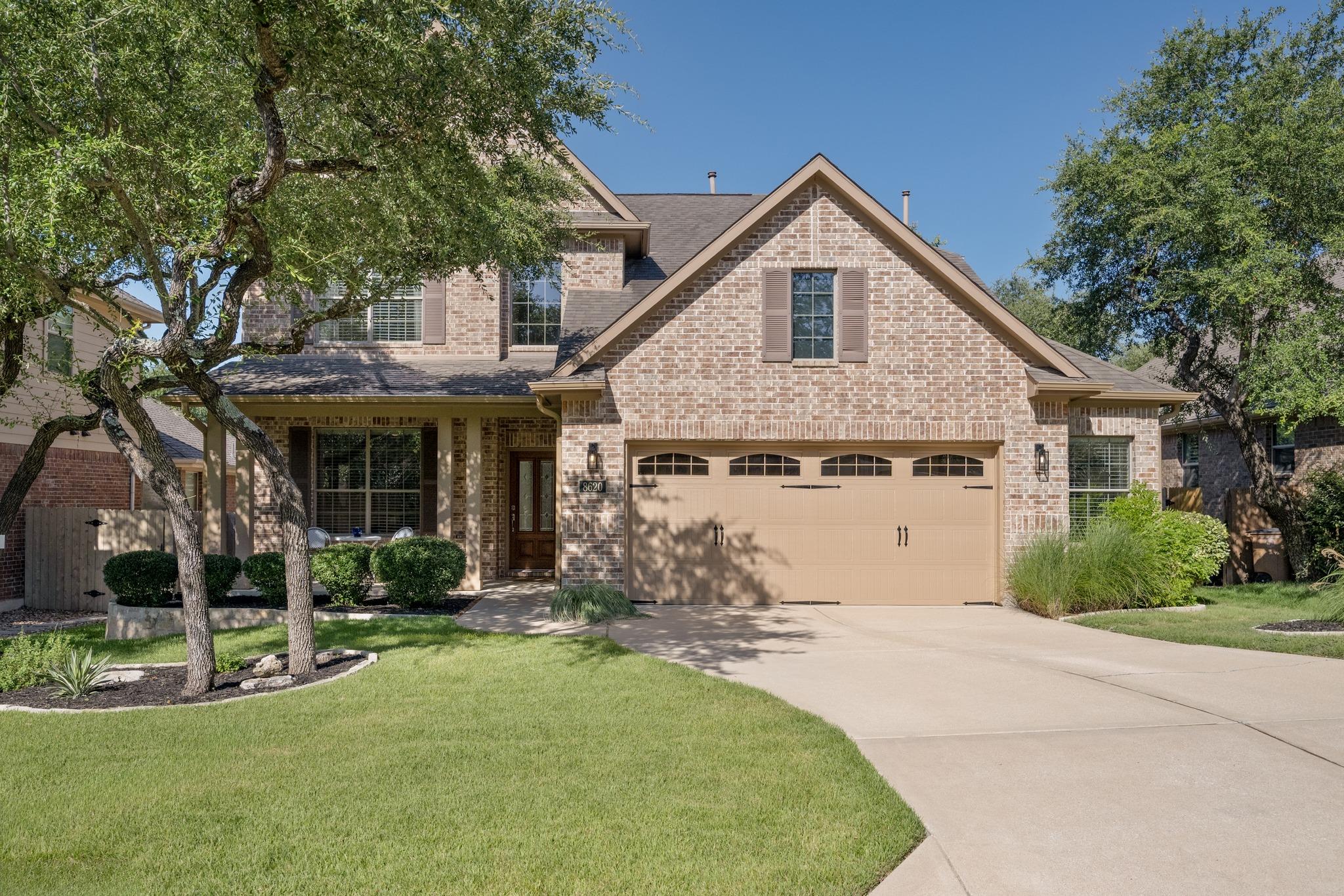 8620 Alophia Dr Property Photo 1