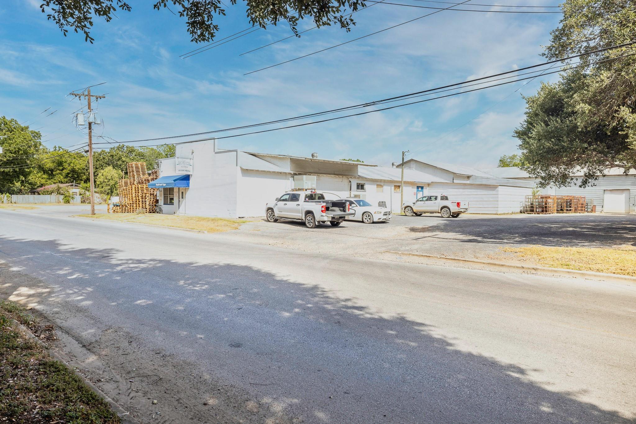 925 Saint Andrew St Property Photo 2