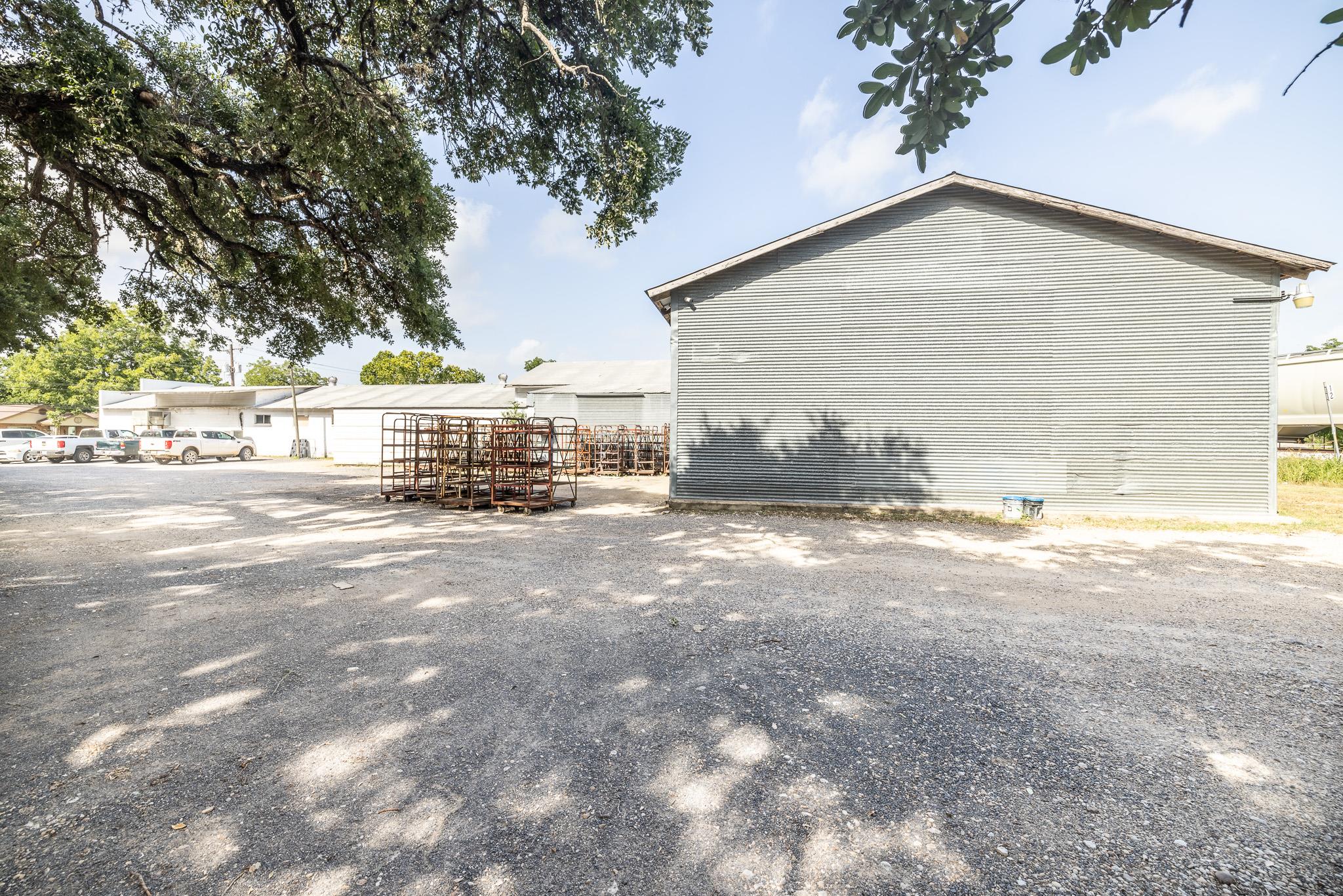 925 Saint Andrew St Property Photo 3