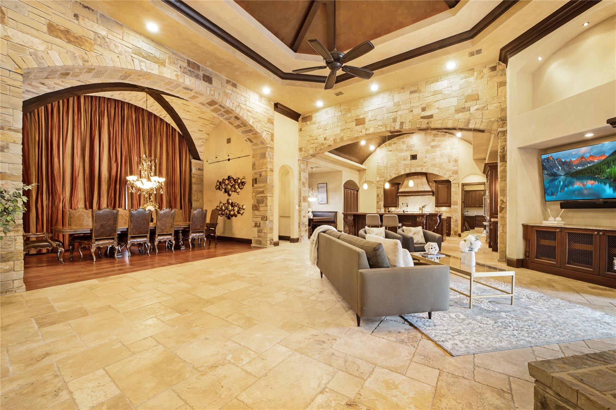 1024 Spanish Trl Property Photo 6