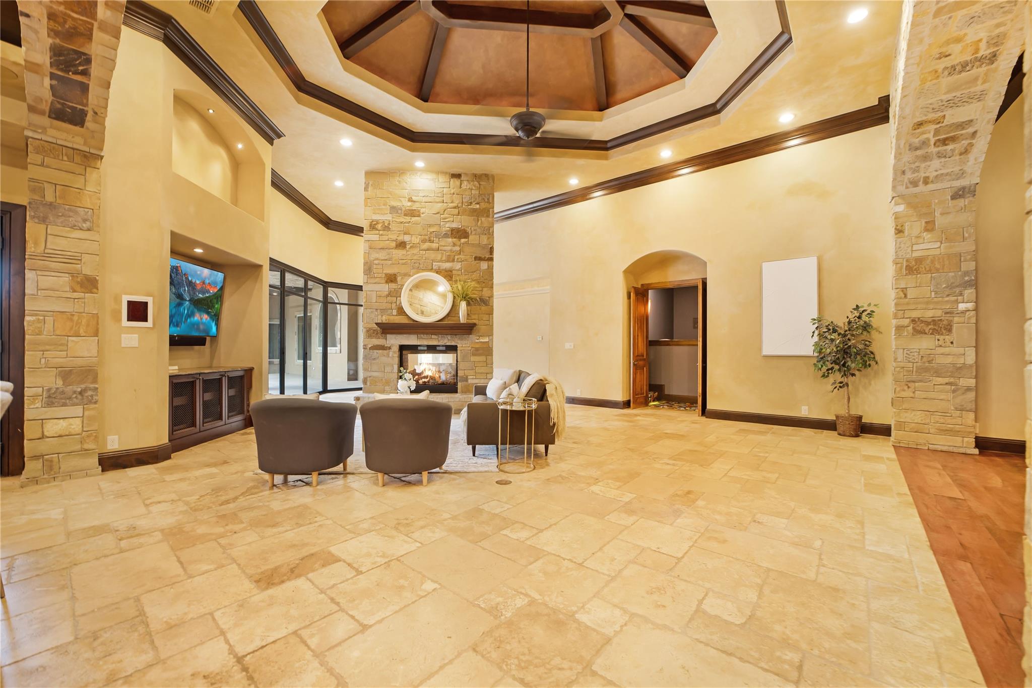 1024 Spanish Trl Property Photo 18