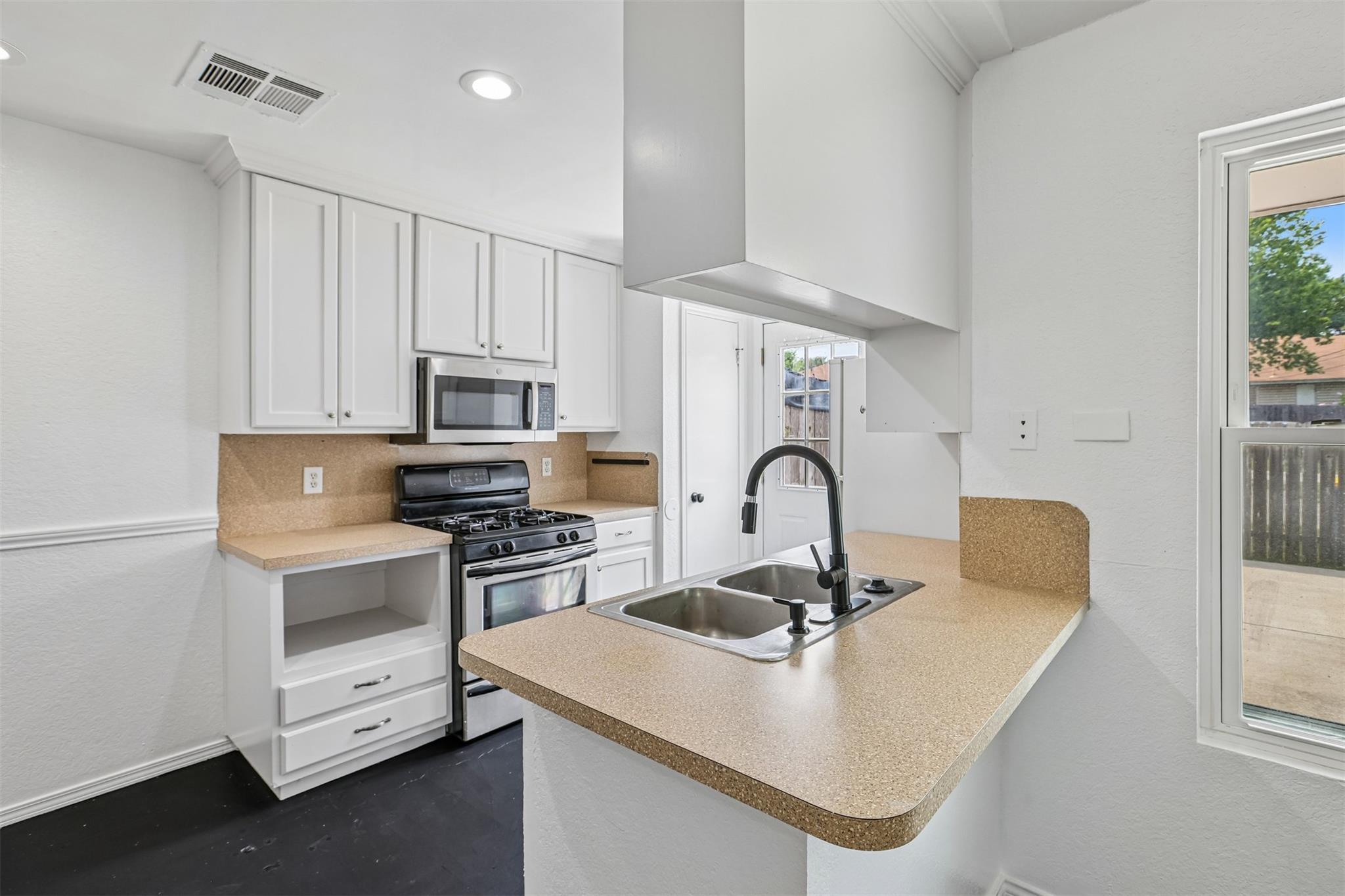16100 Windermere Dr Property Photo 10