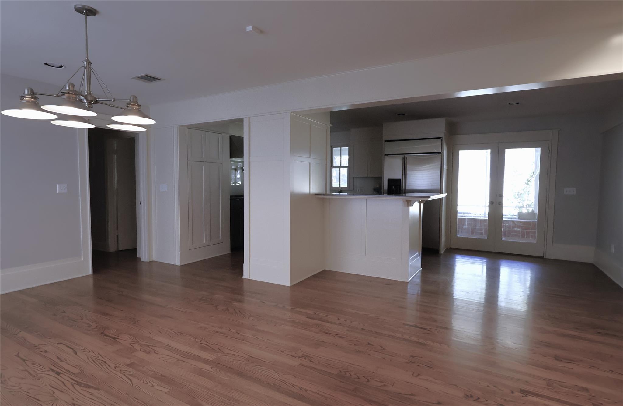 4702 Shadow Ln Property Photo 4