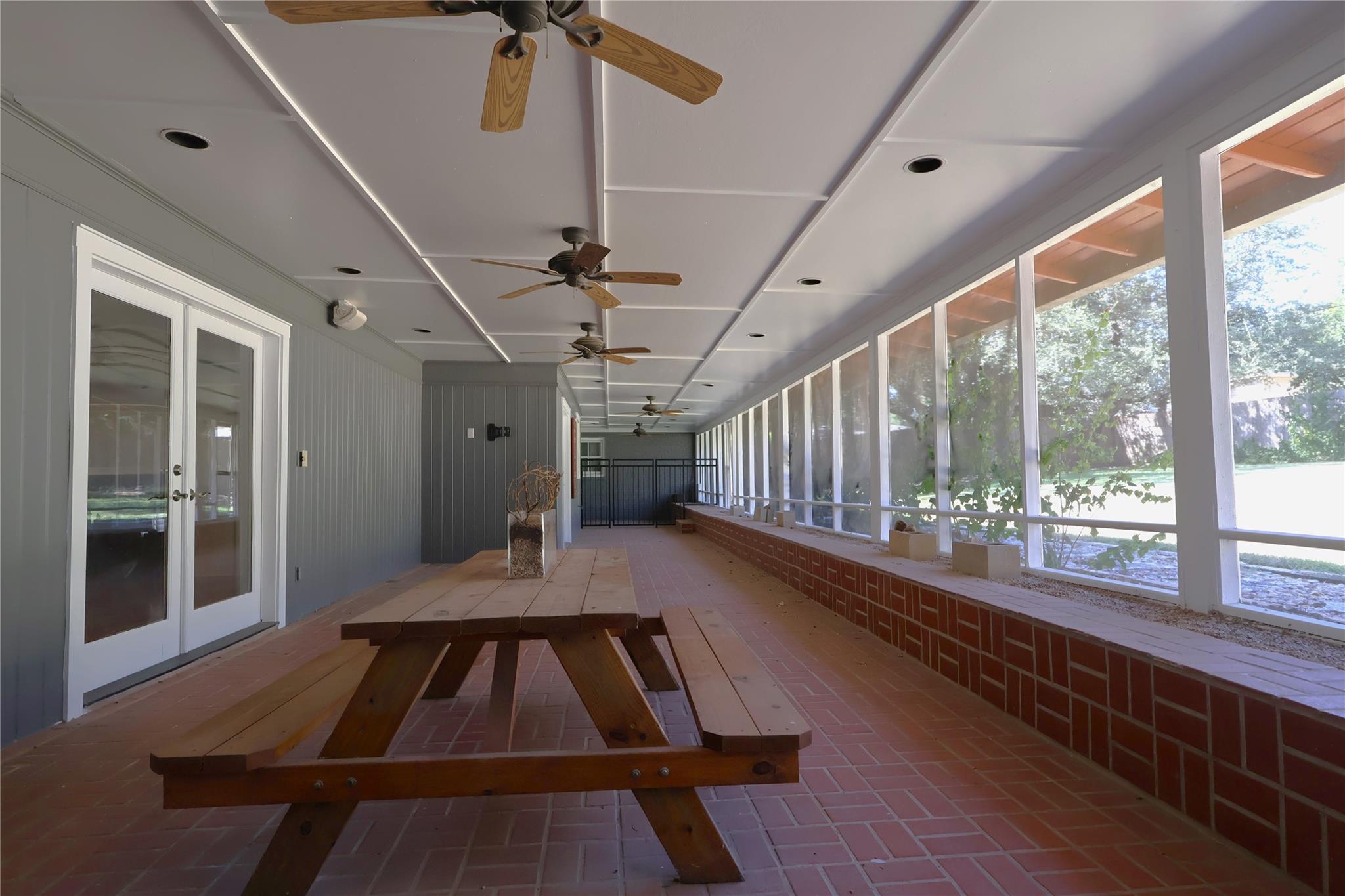 4702 Shadow Ln Property Photo 12