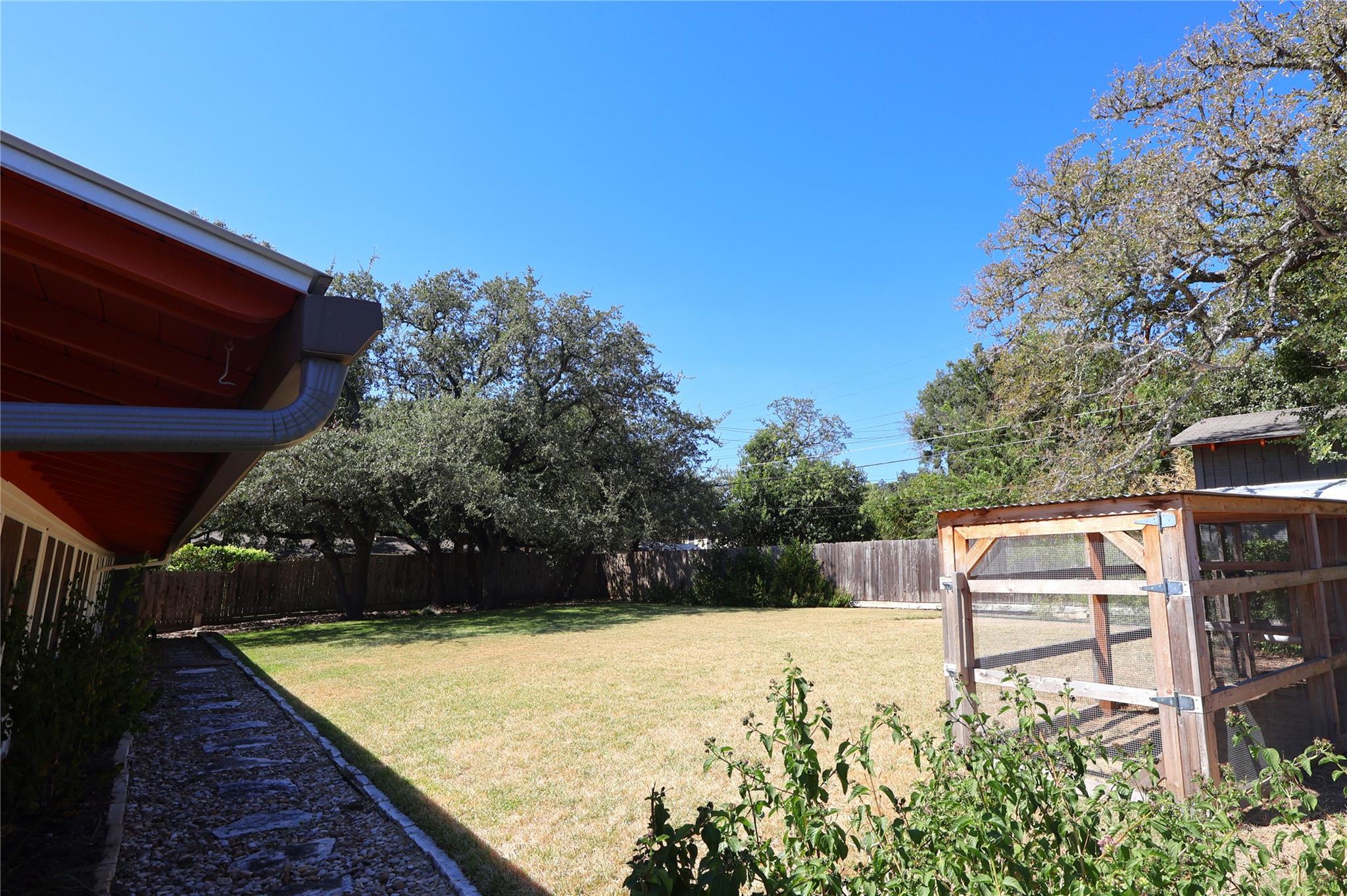 4702 Shadow Ln Property Photo 13