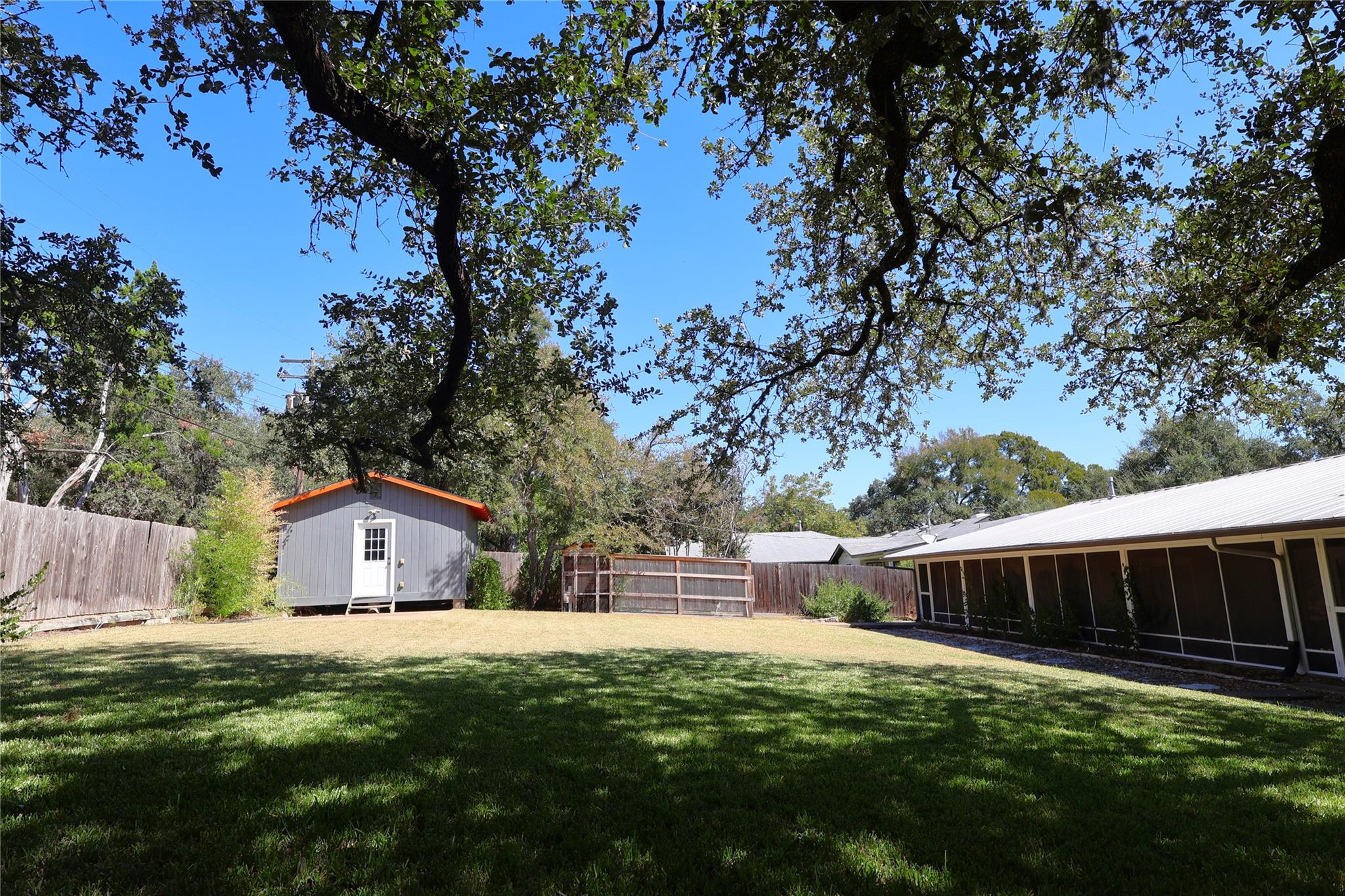 4702 Shadow Ln Property Photo 15