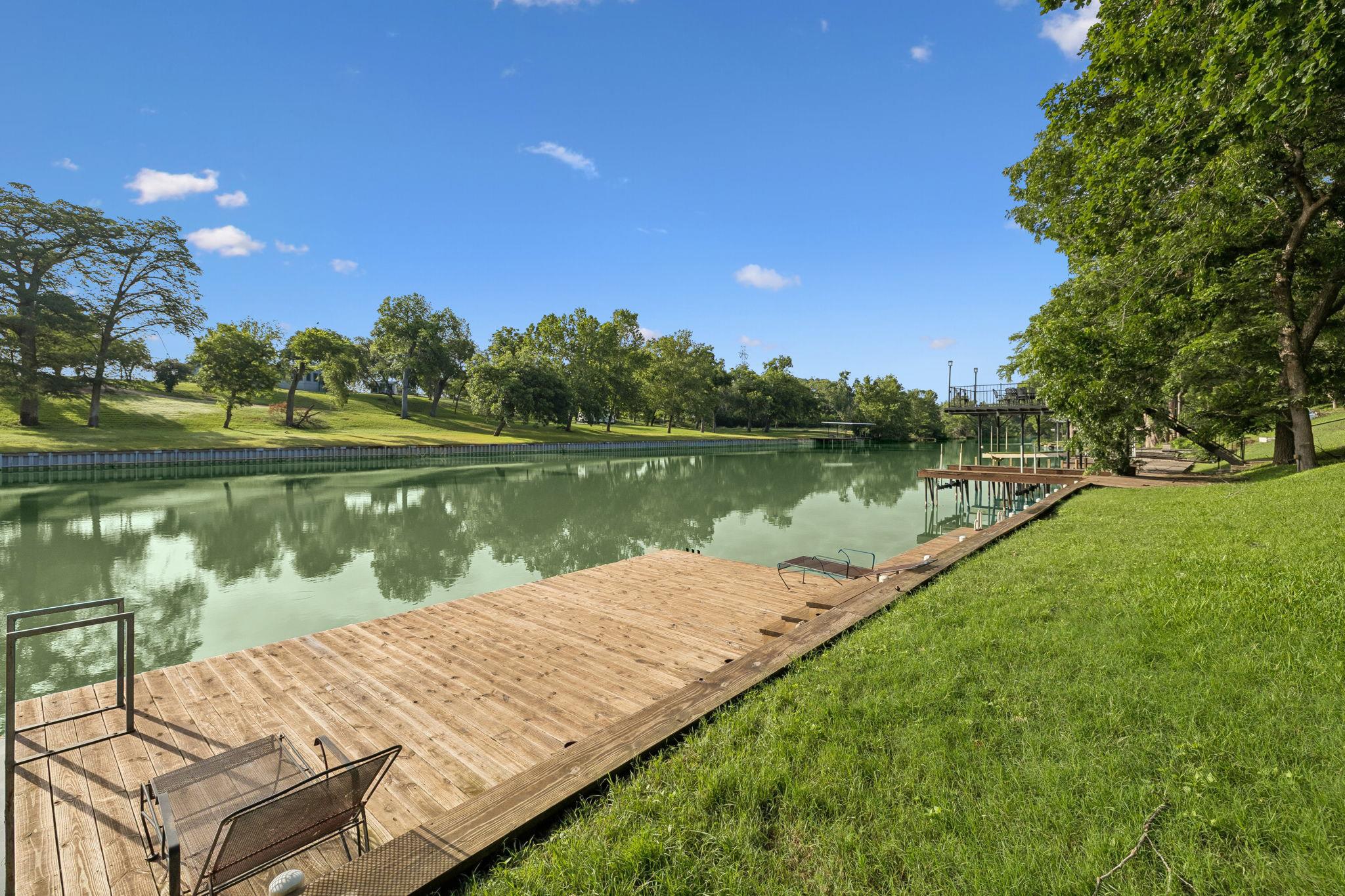 360 Shangrila Ln Property Photo