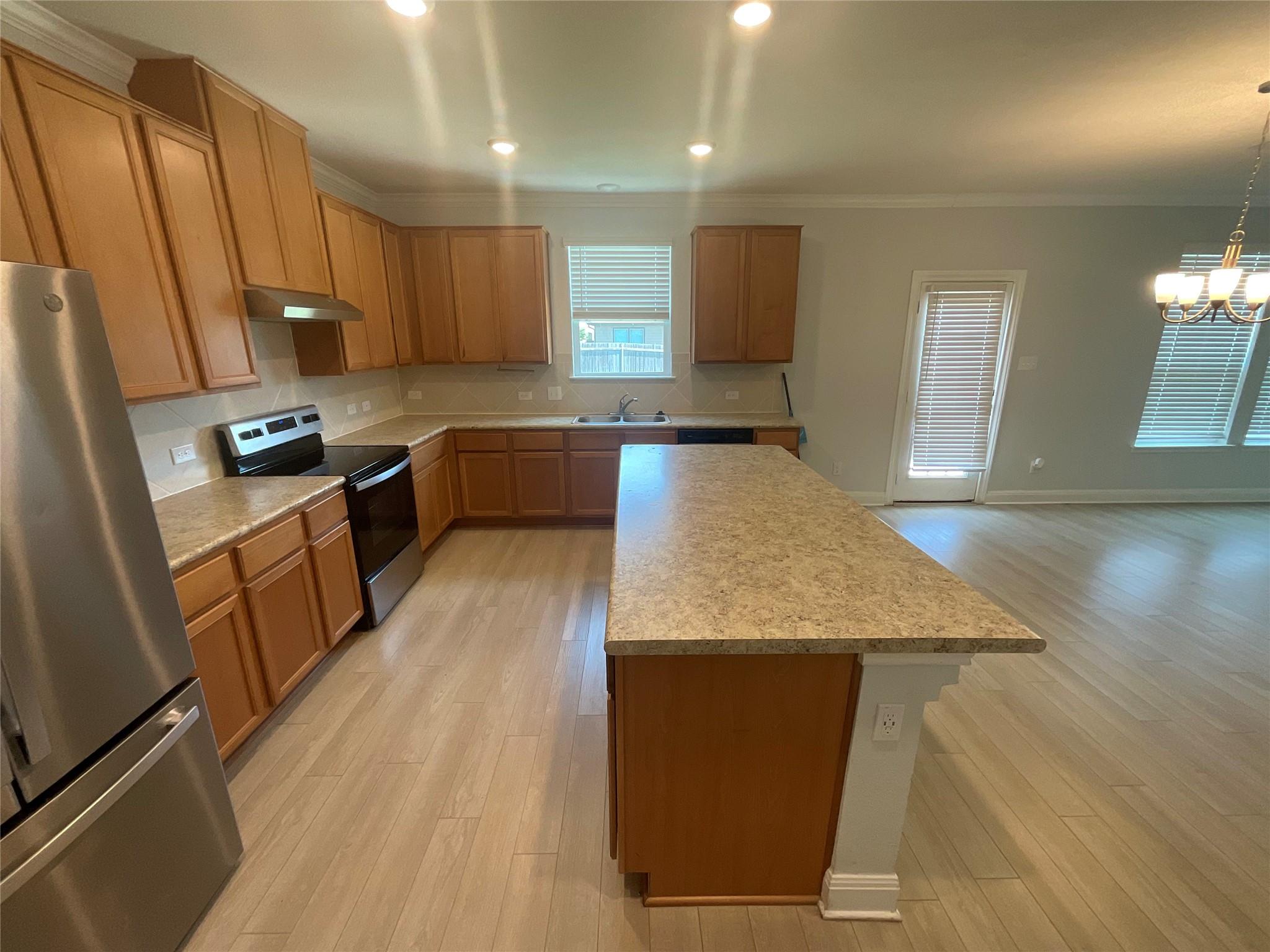 13821 Abraham Lincoln St Property Photo 8