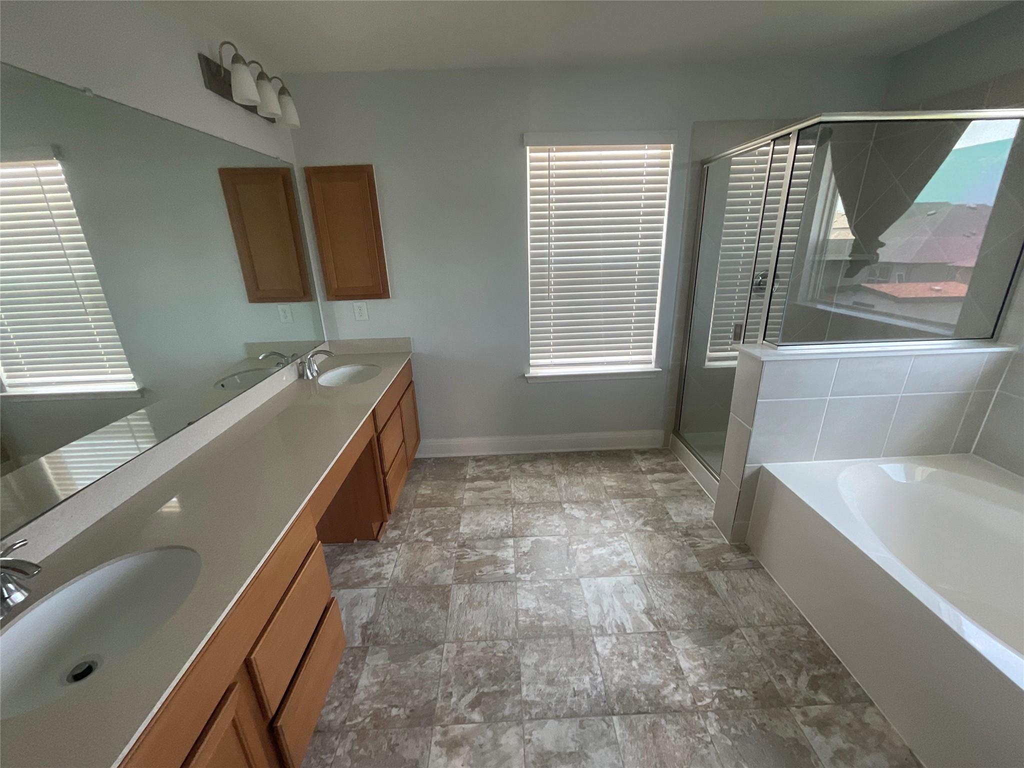13821 Abraham Lincoln St Property Photo 17