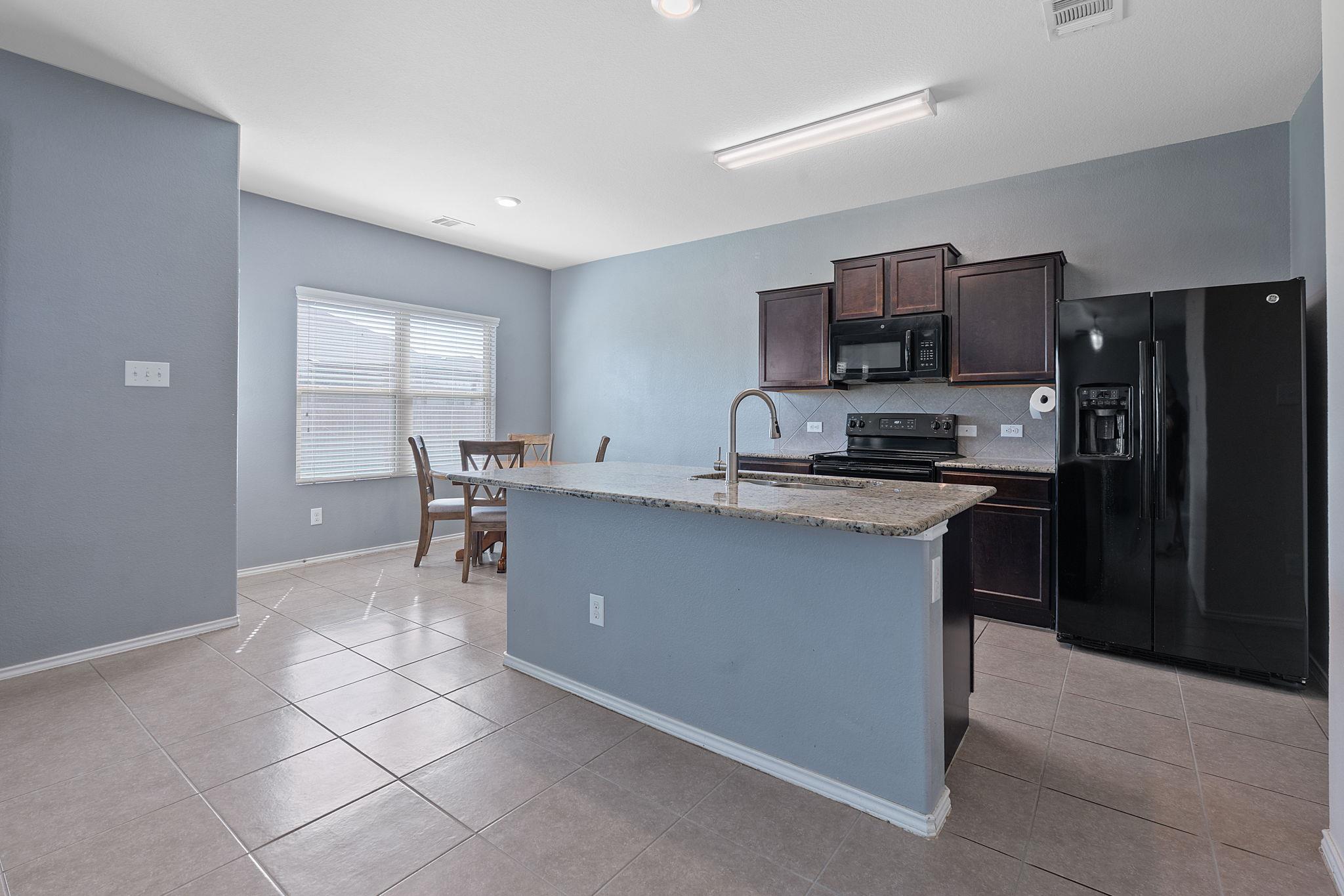 520 Shimek St #14a Property Photo 8