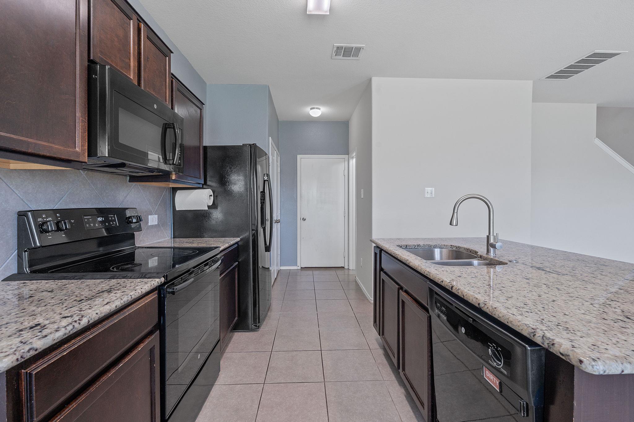 520 Shimek St #14a Property Photo 9