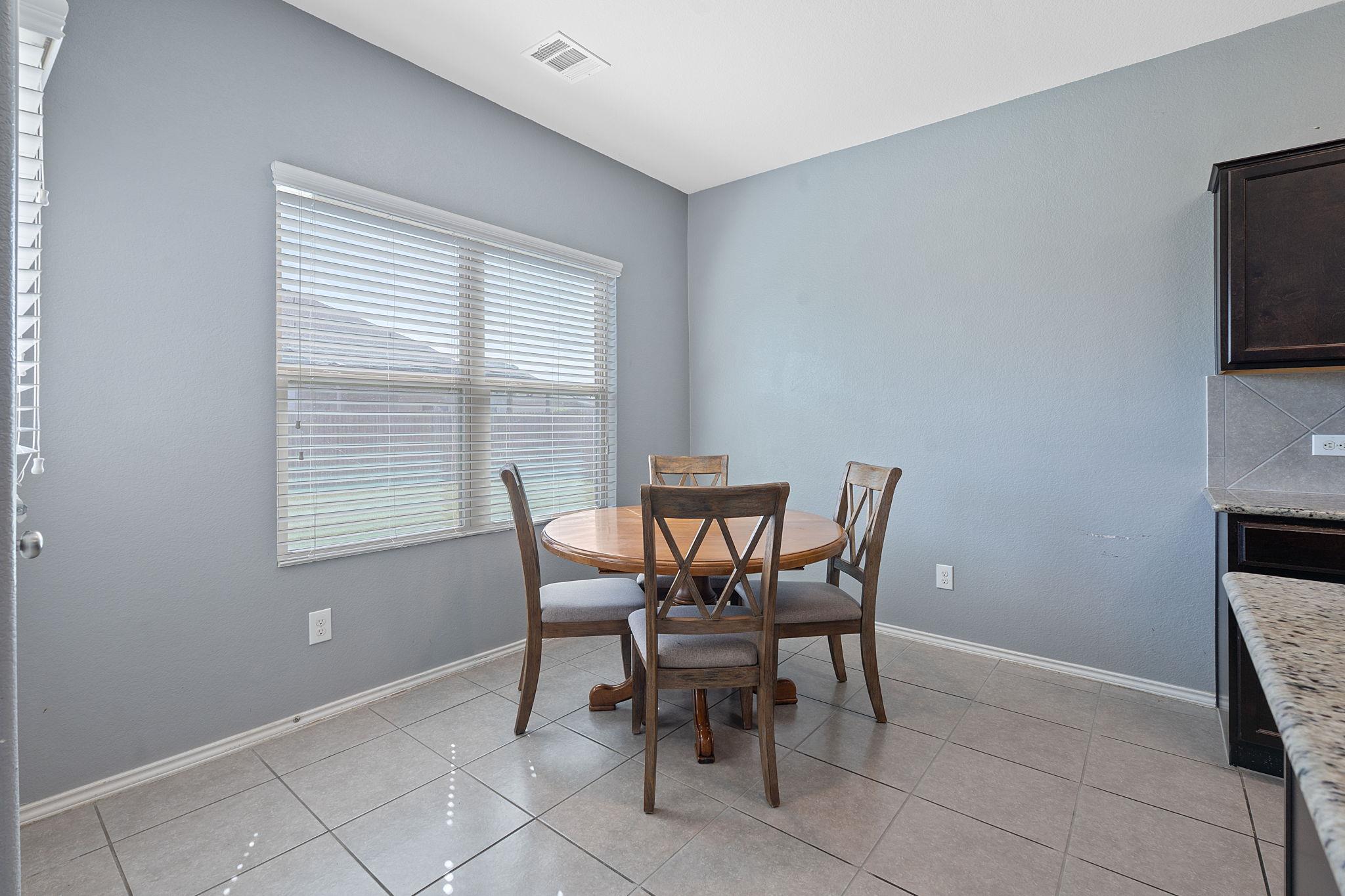 520 Shimek St #14a Property Photo 10