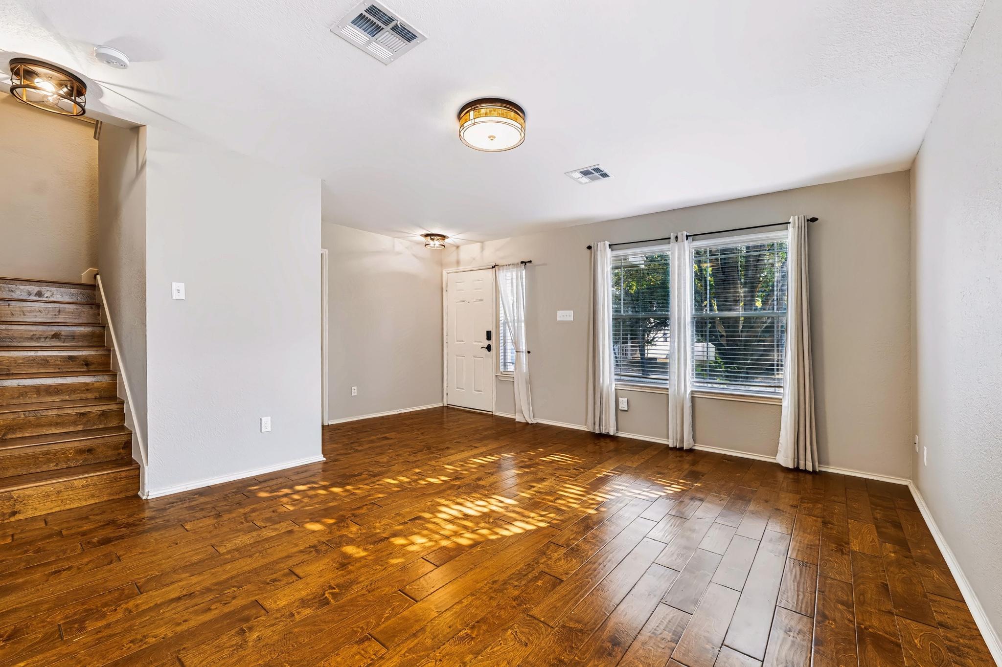 1421 Davis Mountain Loop Property Photo 4