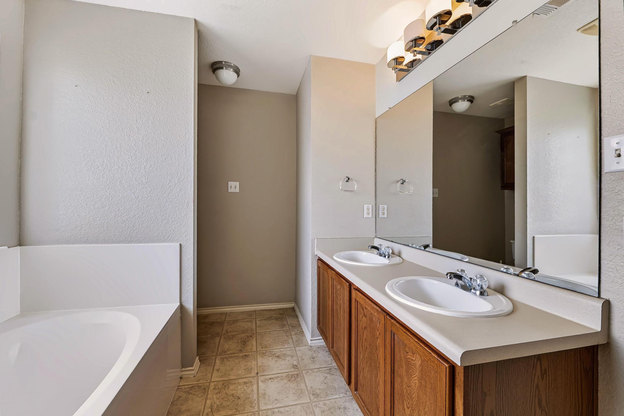 1421 Davis Mountain Loop Property Photo 13