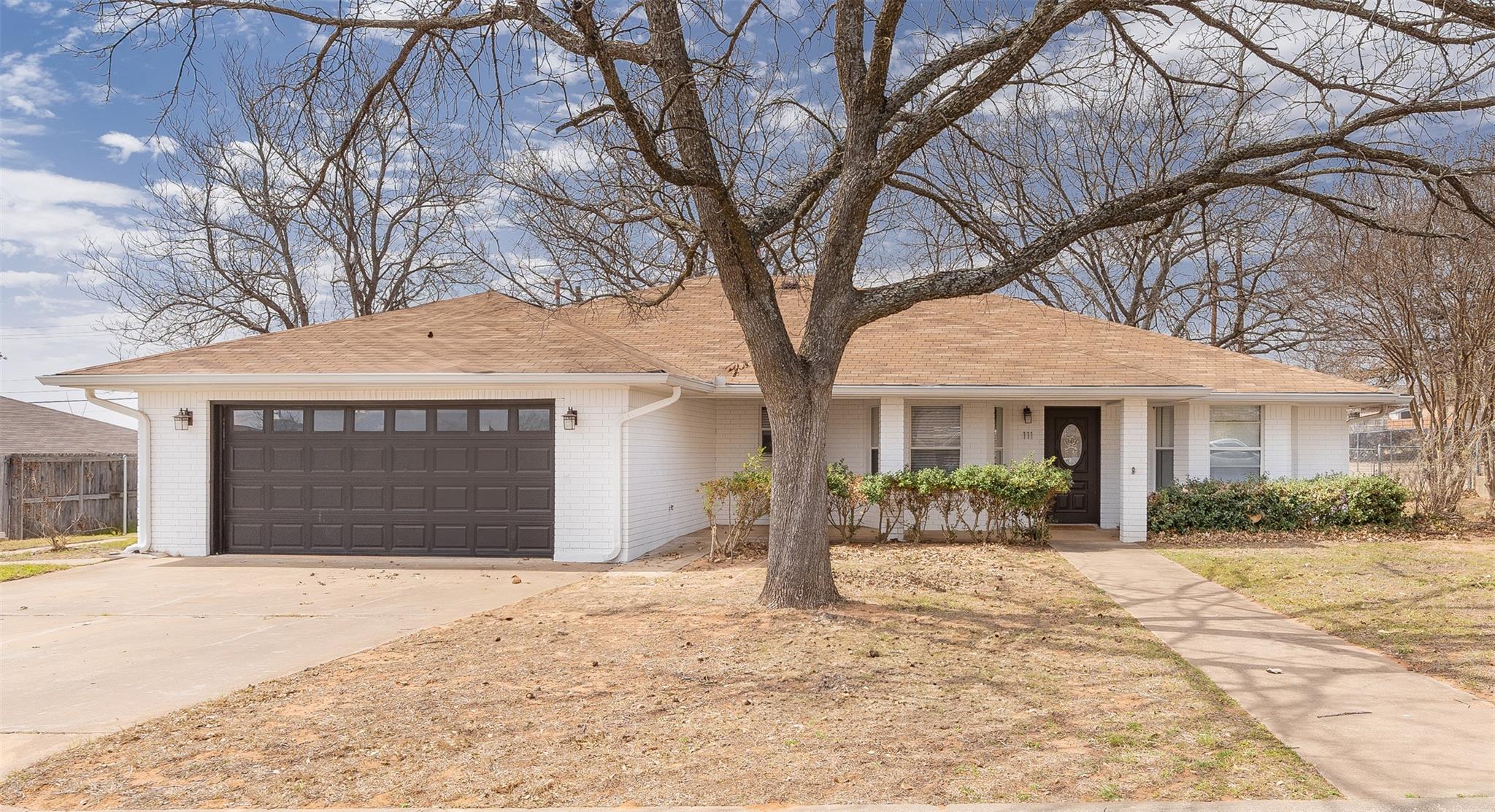 111 Edgewood Dr Property Photo