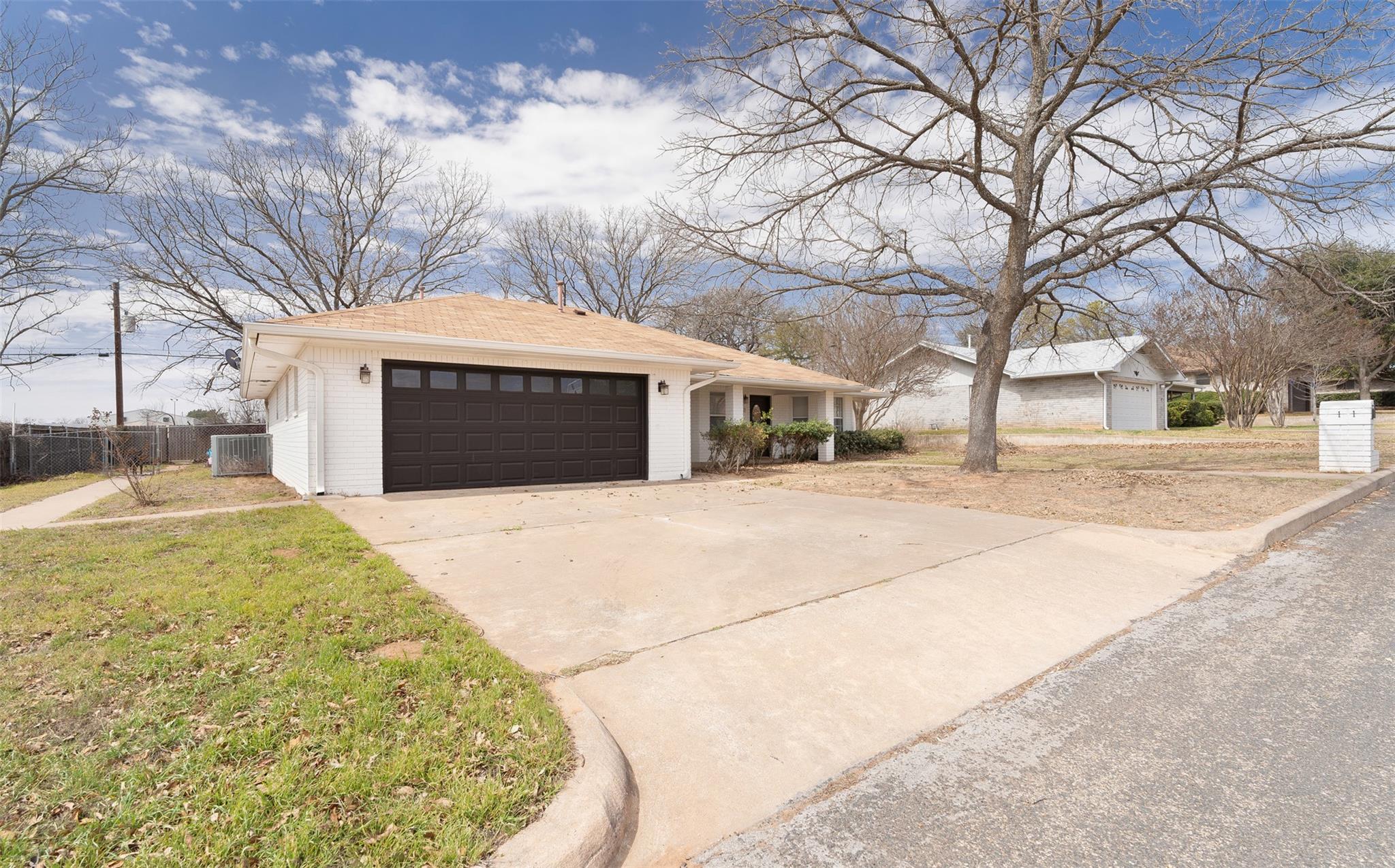 111 Edgewood Dr Property Photo 4