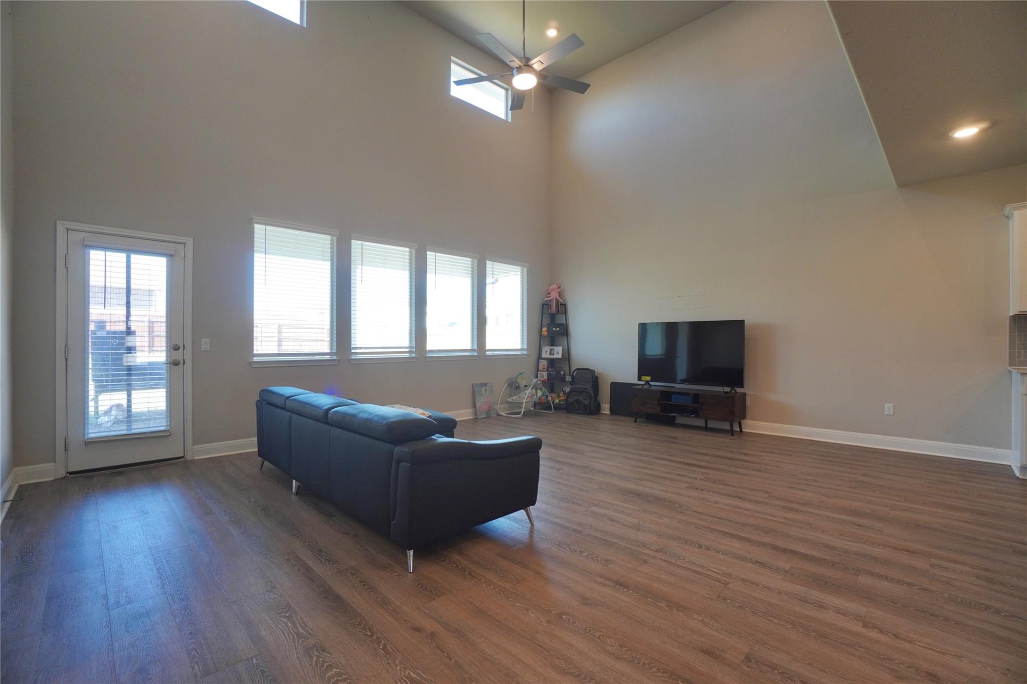 16716 Casa Anna Dr Property Photo 3