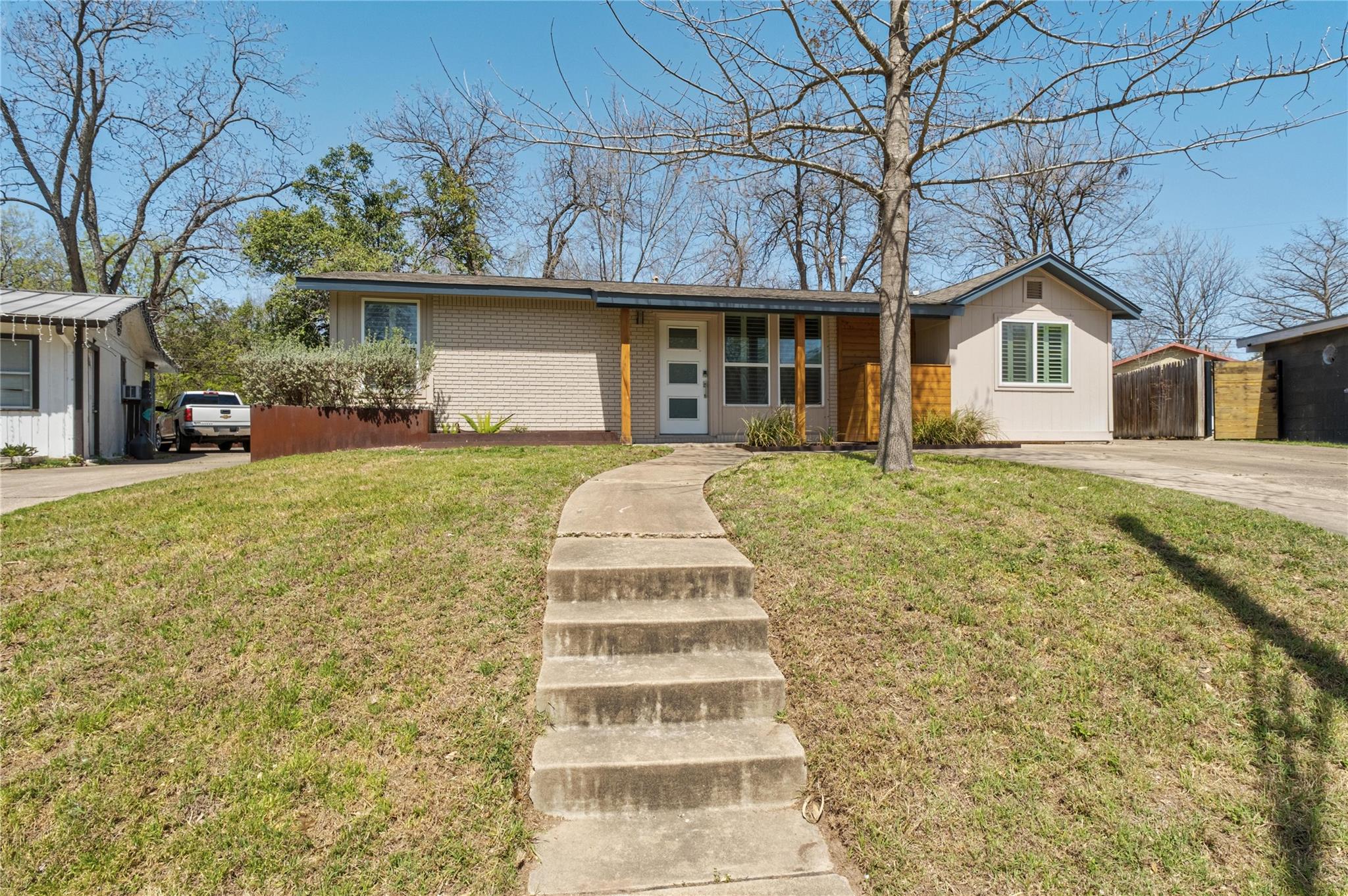 6414 Kenilworth Dr Property Photo 2