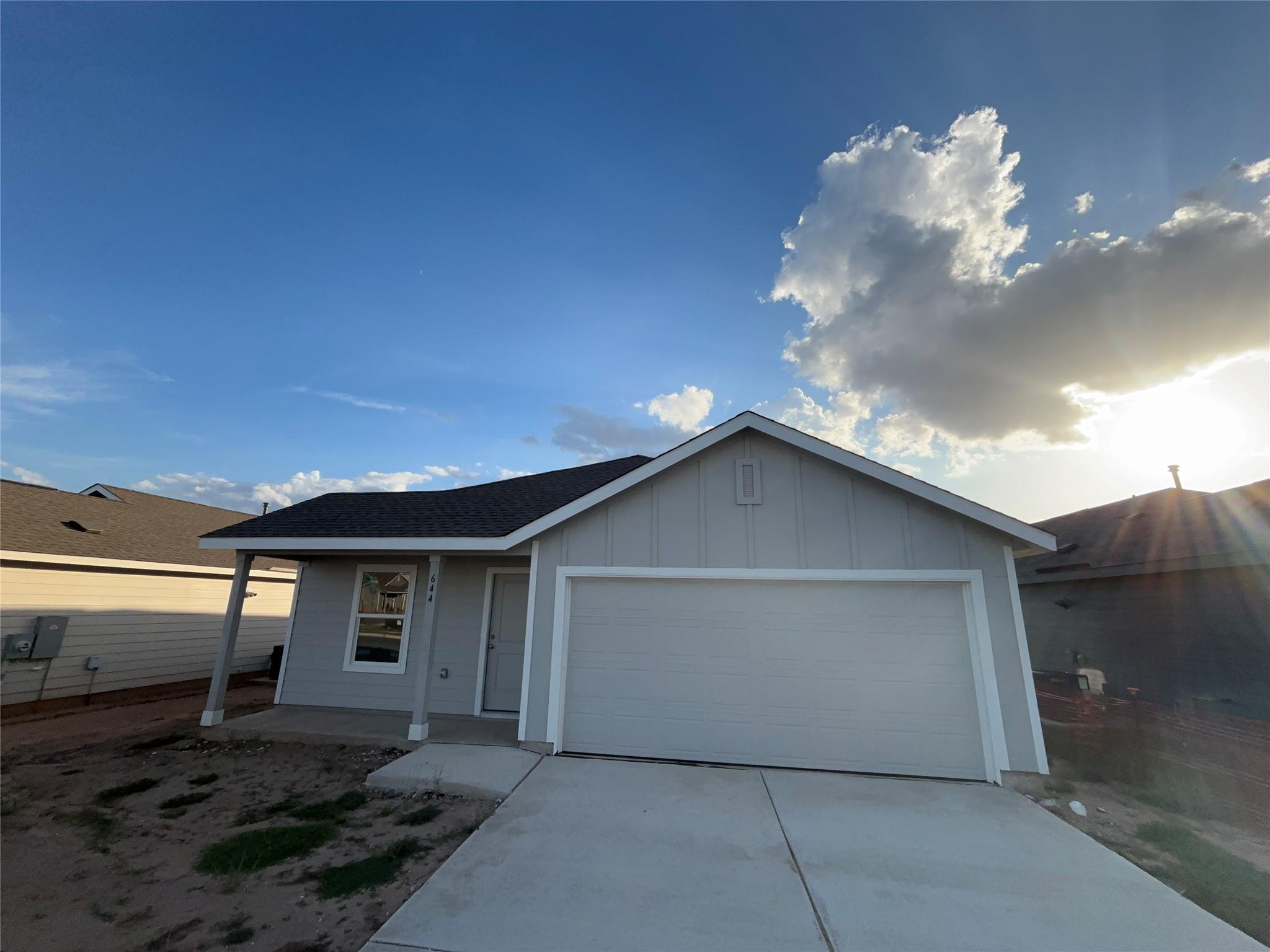 644 Whoopers Loop Property Photo 1