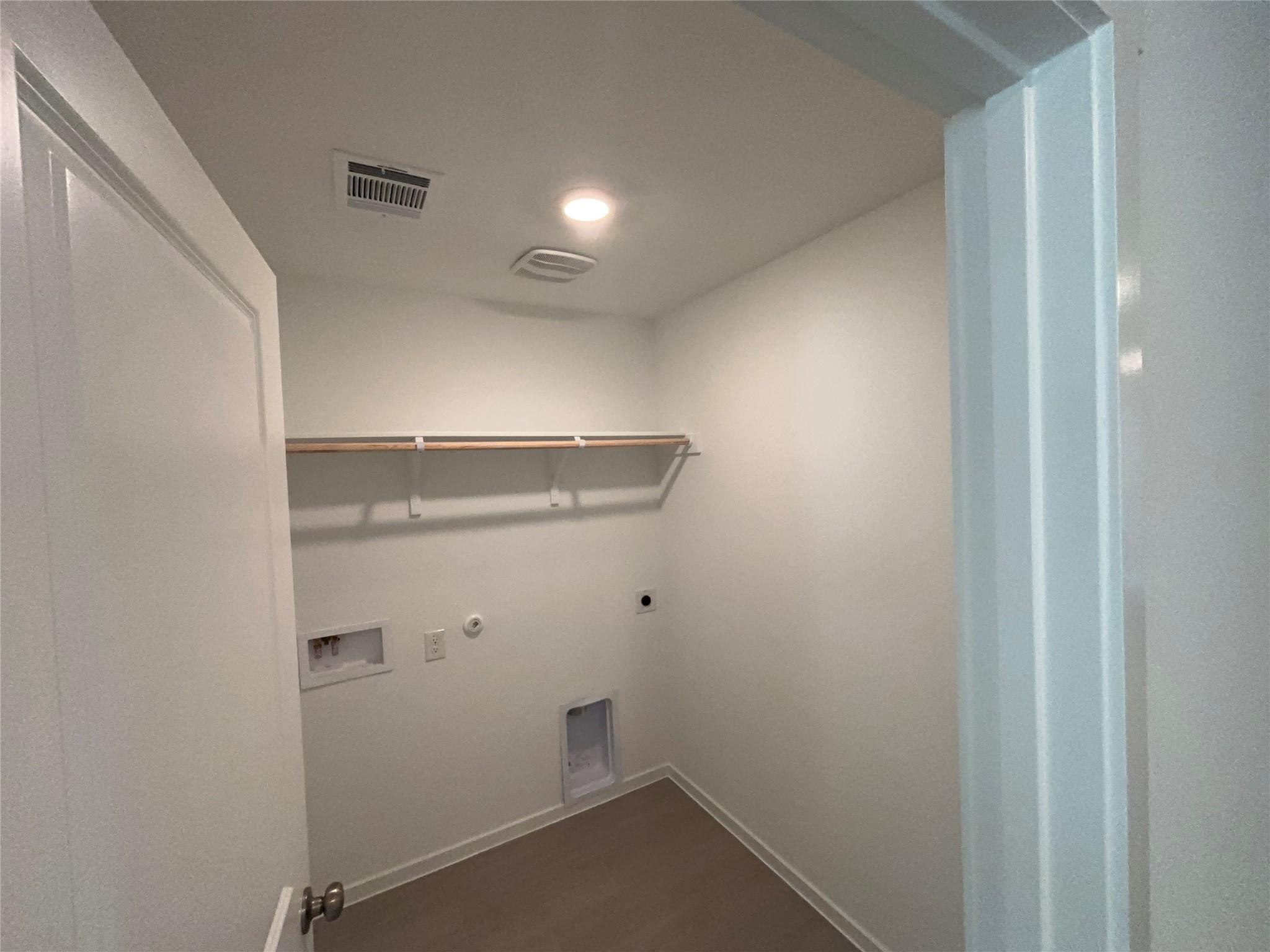 644 Whoopers Loop Property Photo 9