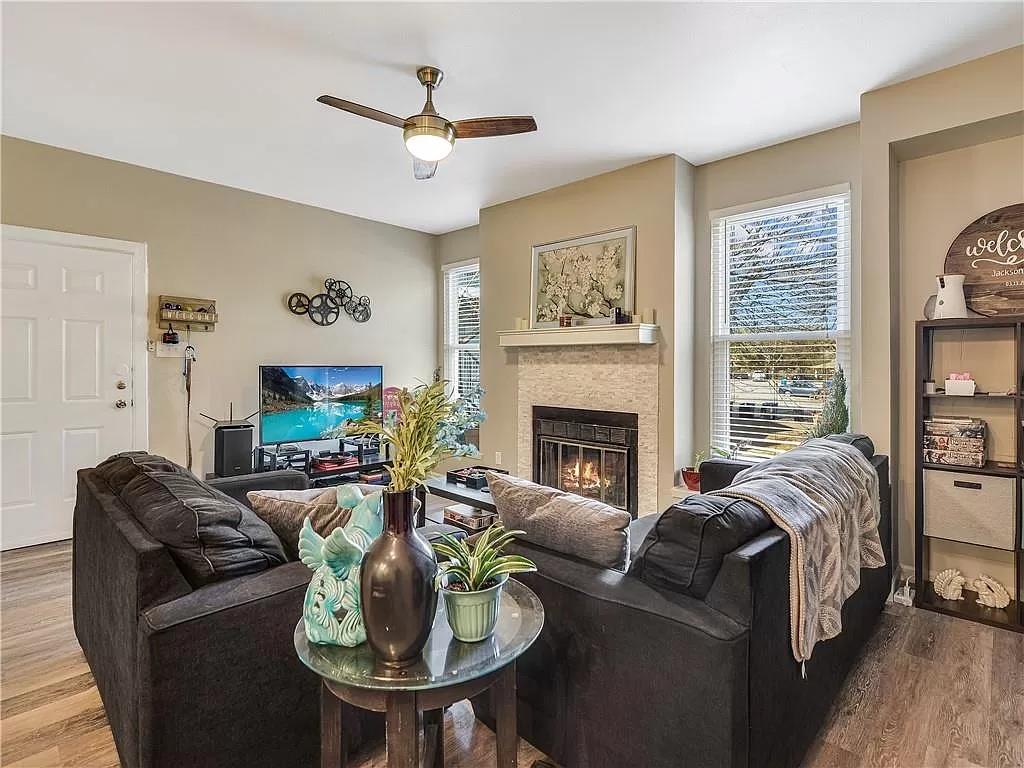 5313 Indio Dr #b Property Photo 2