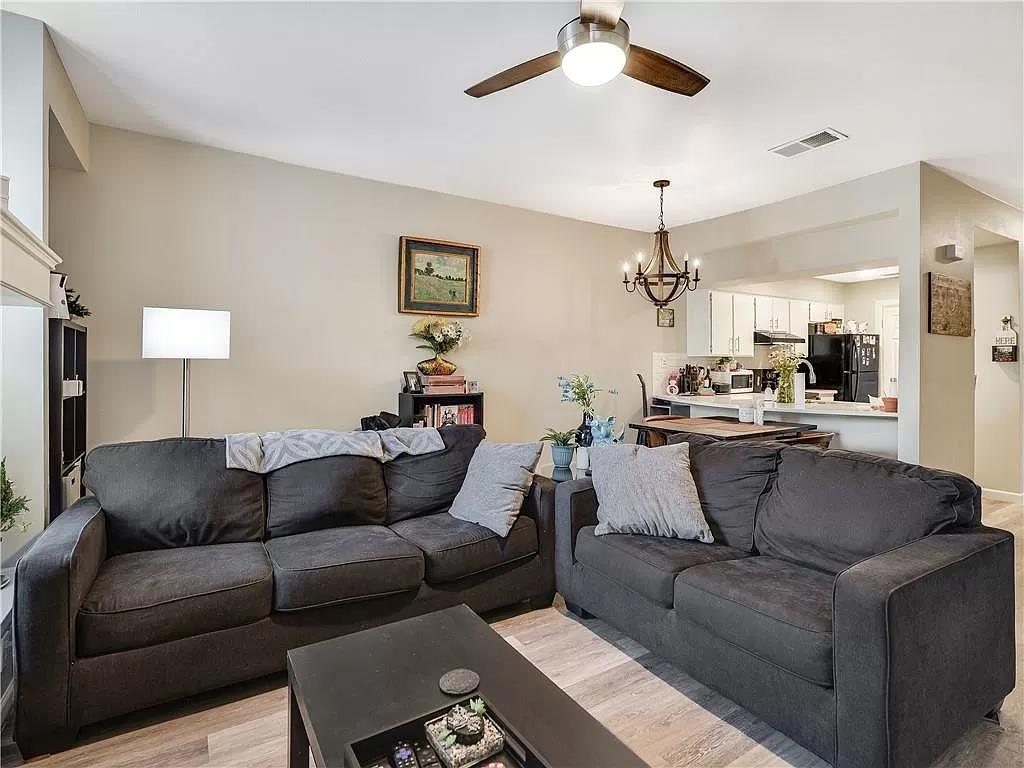 5313 Indio Dr #b Property Photo 3