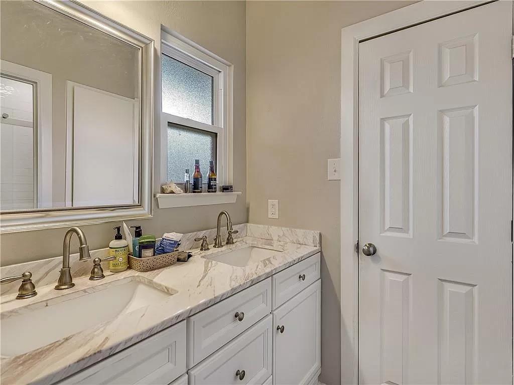 5313 Indio Dr #b Property Photo 10