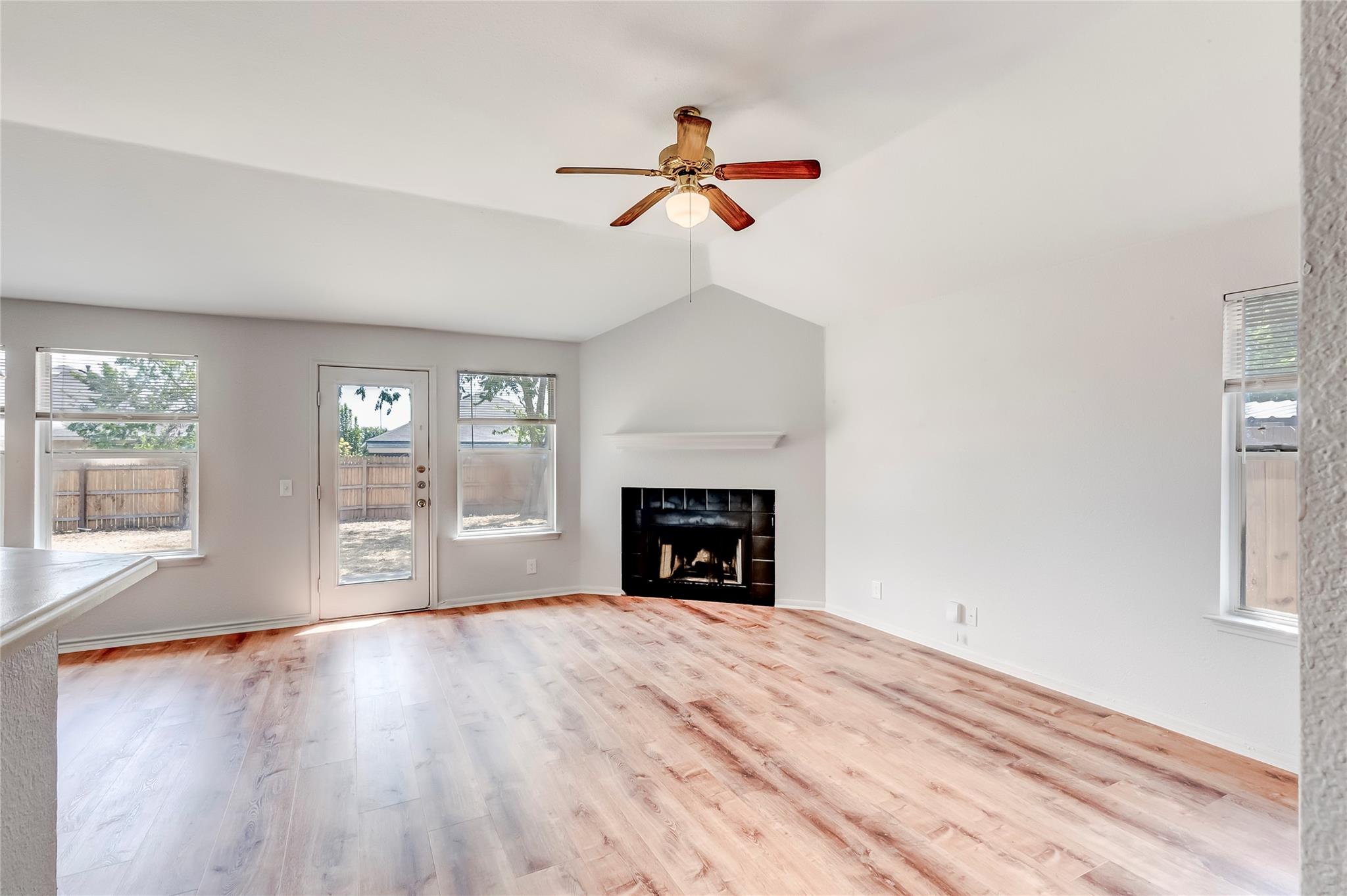 3507 Crownover St Property Photo 6