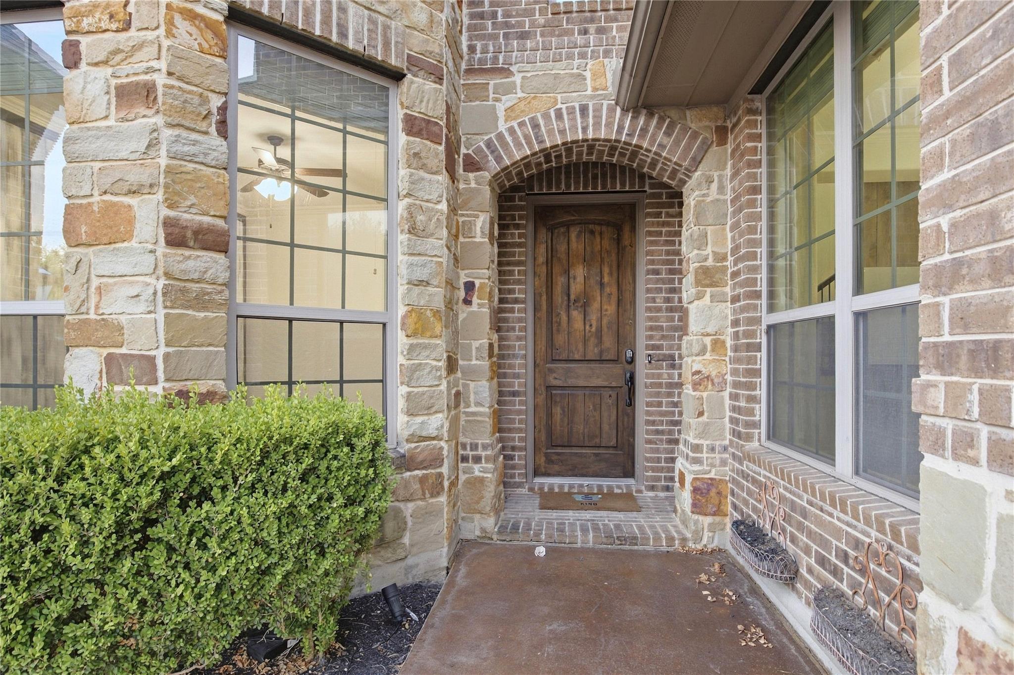 208 Mirafield Ln Property Photo 2
