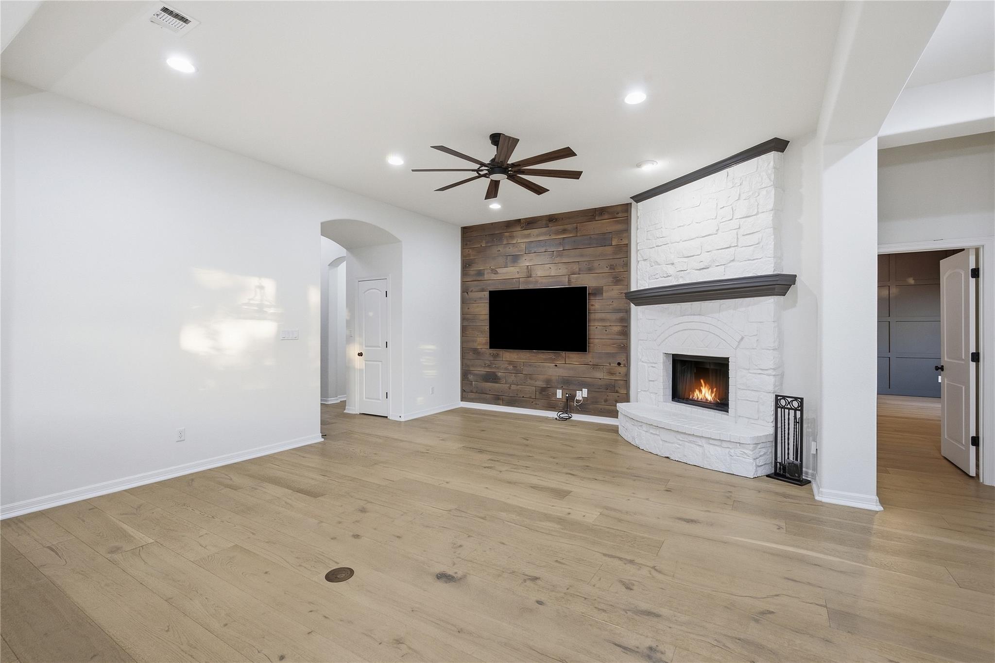 208 Mirafield Ln Property Photo 5