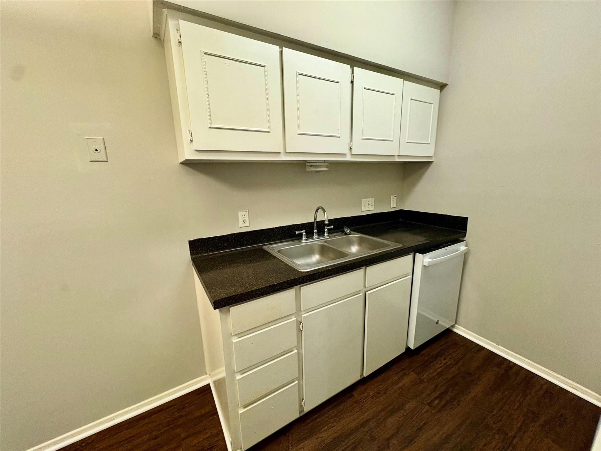 2818 Nueces St #204 Property Photo 5