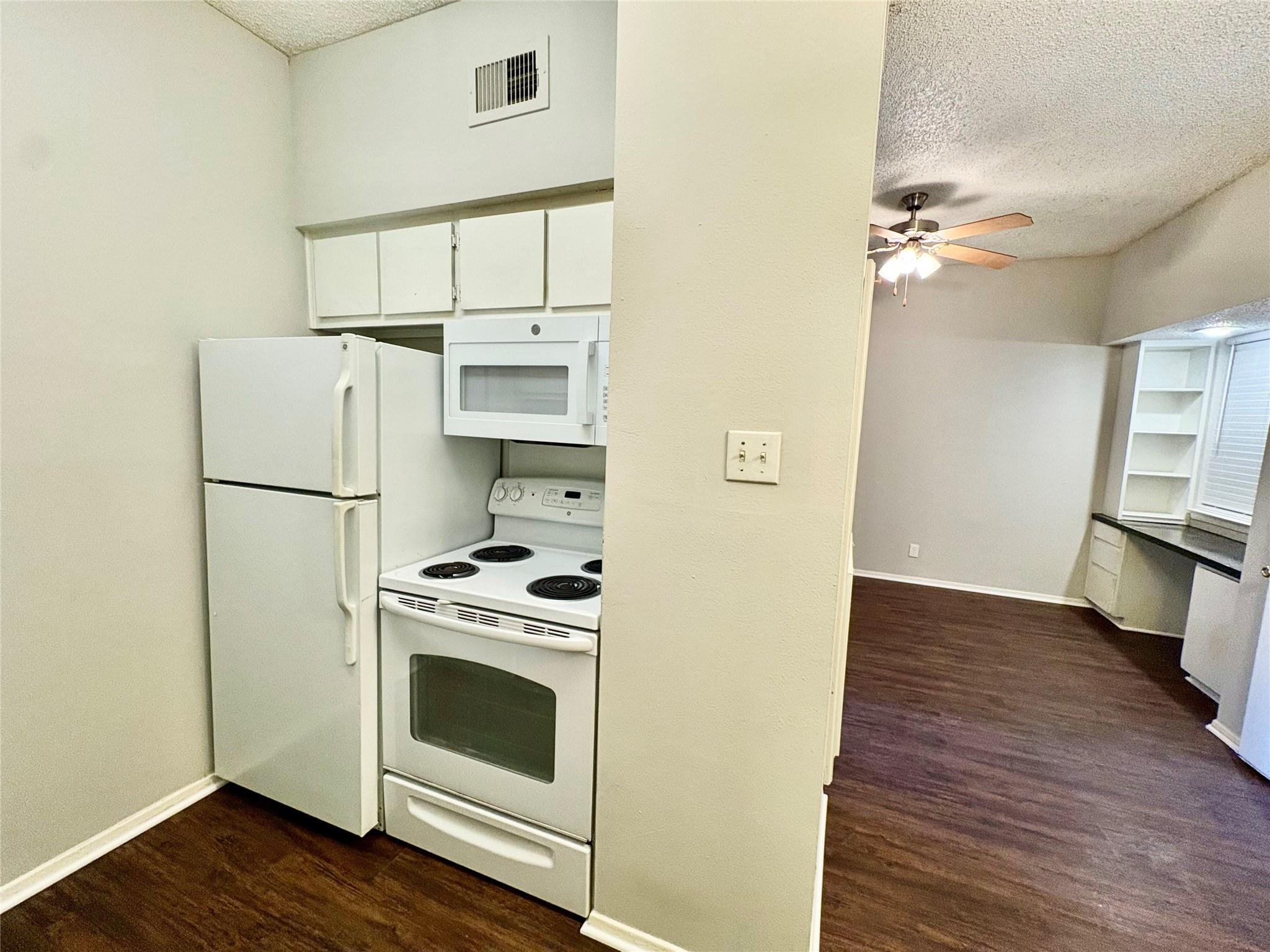 2818 Nueces St #204 Property Photo 6
